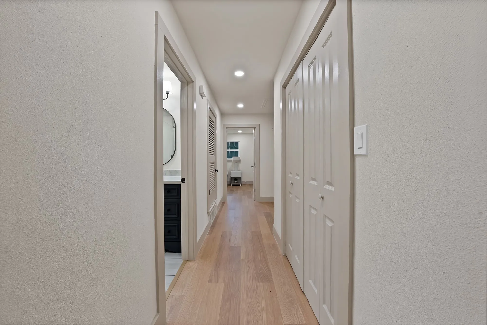 Single Family Residence For Sale in Tarrant County , 1816 Ridgmar Boulevard, Fort Worth, Texas 76116, 3 Bedroom, 2 Bathroom, 2 Garage spaces, 1,760 Sqft, built in 1959, mls#21339260, Real Estate Agent in Fort Worth, Homes For Sale in Tarrant county, Homes For Sale in Fort Worth, Realtor in Fort Worth Texas, Real Estate Brokerage Independent Realty Texas, Luminita Cordes Realtor