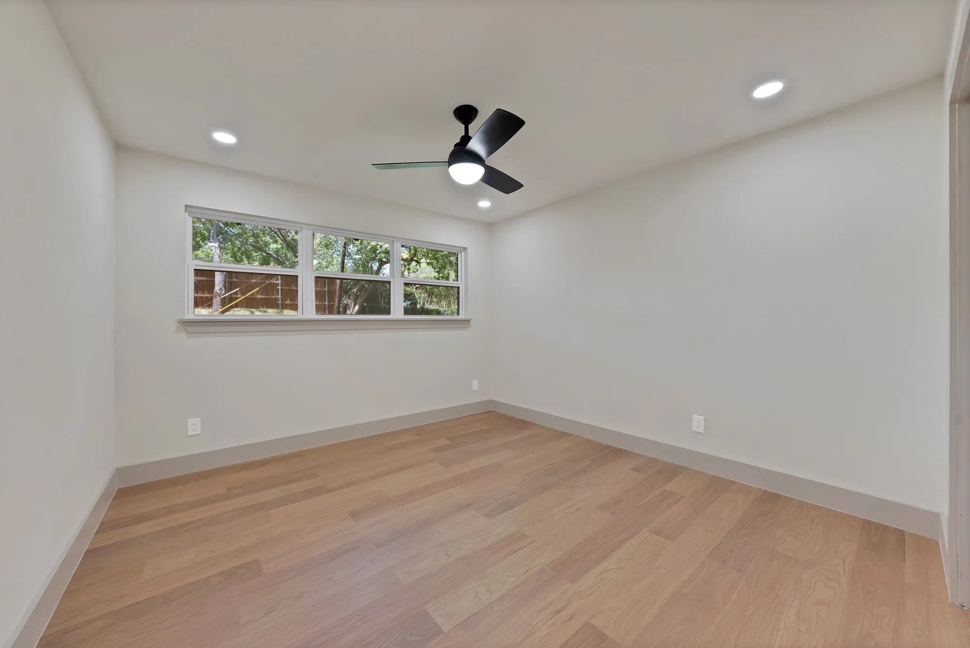 Single Family Residence For Sale in Tarrant County , 1816 Ridgmar Boulevard, Fort Worth, Texas 76116, 3 Bedroom, 2 Bathroom, 2 Garage spaces, 1,760 Sqft, built in 1959, mls#21339260, Real Estate Agent in Fort Worth, Homes For Sale in Tarrant county, Homes For Sale in Fort Worth, Realtor in Fort Worth Texas, Real Estate Brokerage Independent Realty Texas, Luminita Cordes Realtor