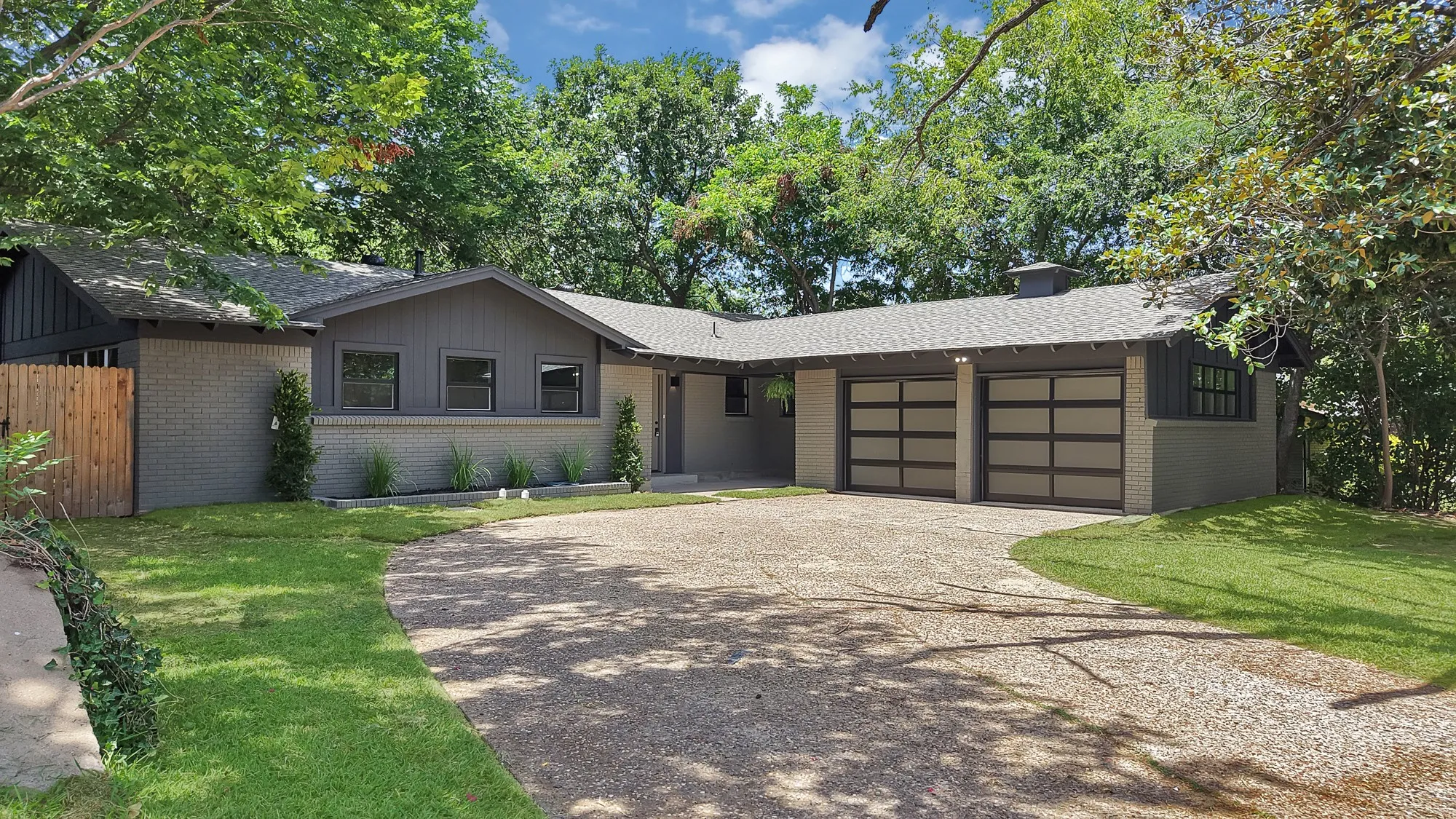 Single Family Residence For Sale in Tarrant County , 1816 Ridgmar Boulevard, Fort Worth, Texas 76116, 3 Bedroom, 2 Bathroom, 2 Garage spaces, 1,760 Sqft, built in 1959, mls#21339260, Real Estate Agent in Fort Worth, Homes For Sale in Tarrant county, Homes For Sale in Fort Worth, Realtor in Fort Worth Texas, Real Estate Brokerage Independent Realty Texas, Luminita Cordes Realtor