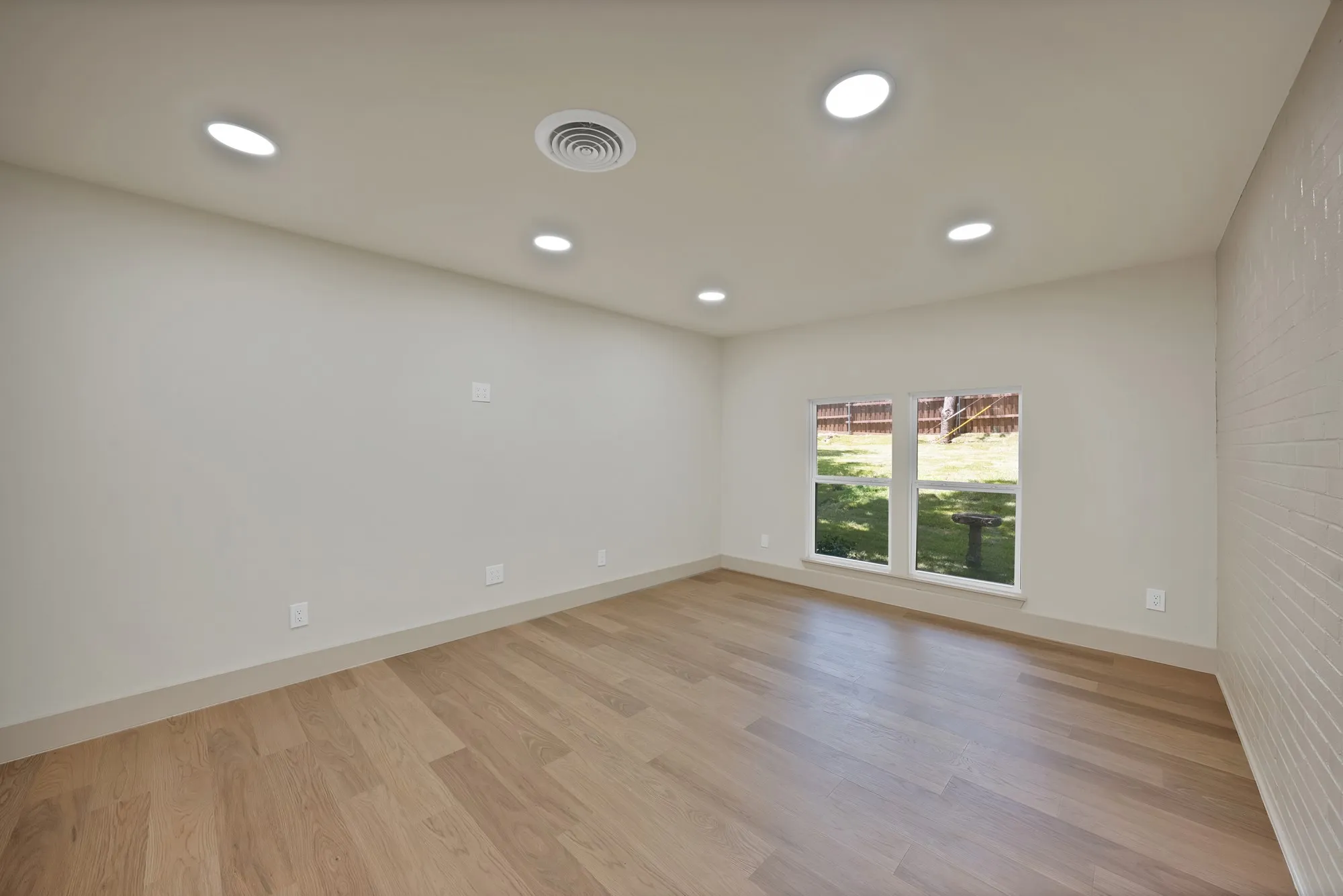 Single Family Residence For Sale in Tarrant County , 1816 Ridgmar Boulevard, Fort Worth, Texas 76116, 3 Bedroom, 2 Bathroom, 2 Garage spaces, 1,760 Sqft, built in 1959, mls#21339260, Real Estate Agent in Fort Worth, Homes For Sale in Tarrant county, Homes For Sale in Fort Worth, Realtor in Fort Worth Texas, Real Estate Brokerage Independent Realty Texas, Luminita Cordes Realtor