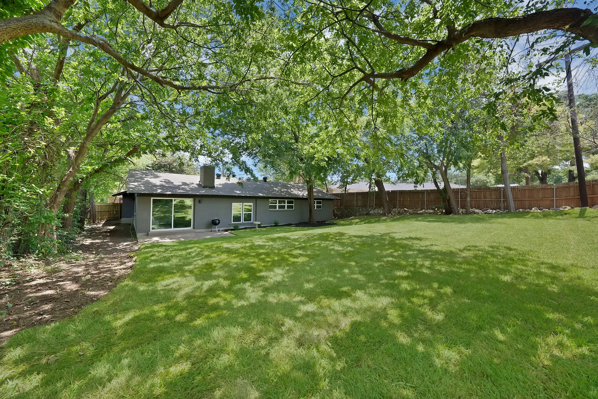 Single Family Residence For Sale in Tarrant County , 1816 Ridgmar Boulevard, Fort Worth, Texas 76116, 3 Bedroom, 2 Bathroom, 2 Garage spaces, 1,760 Sqft, built in 1959, mls#21339260, Real Estate Agent in Fort Worth, Homes For Sale in Tarrant county, Homes For Sale in Fort Worth, Realtor in Fort Worth Texas, Real Estate Brokerage Independent Realty Texas, Luminita Cordes Realtor