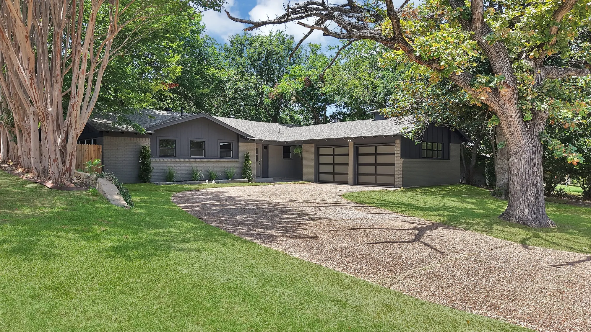 Single Family Residence For Sale in Tarrant County , 1816 Ridgmar Boulevard, Fort Worth, Texas 76116, 3 Bedroom, 2 Bathroom, 2 Garage spaces, 1,760 Sqft, built in 1959, mls#21339260, Real Estate Agent in Fort Worth, Homes For Sale in Tarrant county, Homes For Sale in Fort Worth, Realtor in Fort Worth Texas, Real Estate Brokerage Independent Realty Texas, Luminita Cordes Realtor