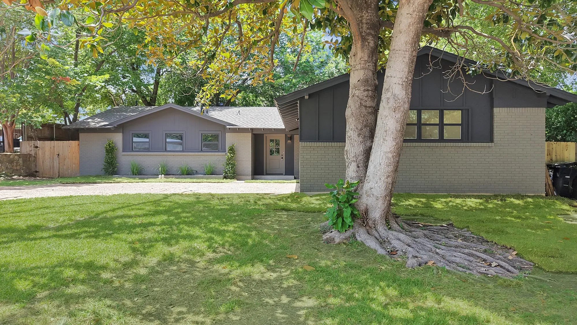 Single Family Residence For Sale in Tarrant County , 1816 Ridgmar Boulevard, Fort Worth, Texas 76116, 3 Bedroom, 2 Bathroom, 2 Garage spaces, 1,760 Sqft, built in 1959, mls#21339260, Real Estate Agent in Fort Worth, Homes For Sale in Tarrant county, Homes For Sale in Fort Worth, Realtor in Fort Worth Texas, Real Estate Brokerage Independent Realty Texas, Luminita Cordes Realtor