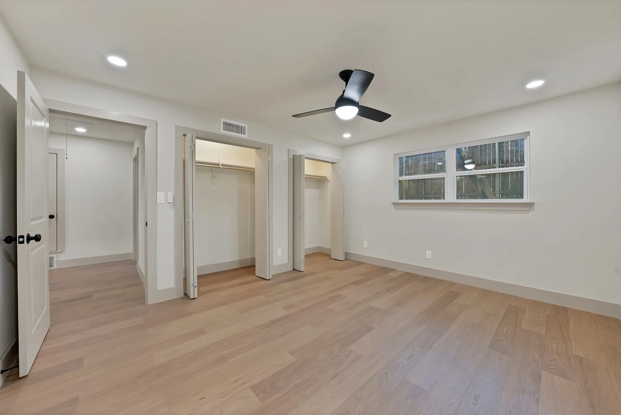 Single Family Residence For Sale in Tarrant County , 1816 Ridgmar Boulevard, Fort Worth, Texas 76116, 3 Bedroom, 2 Bathroom, 2 Garage spaces, 1,760 Sqft, built in 1959, mls#21339260, Real Estate Agent in Fort Worth, Homes For Sale in Tarrant county, Homes For Sale in Fort Worth, Realtor in Fort Worth Texas, Real Estate Brokerage Independent Realty Texas, Luminita Cordes Realtor
