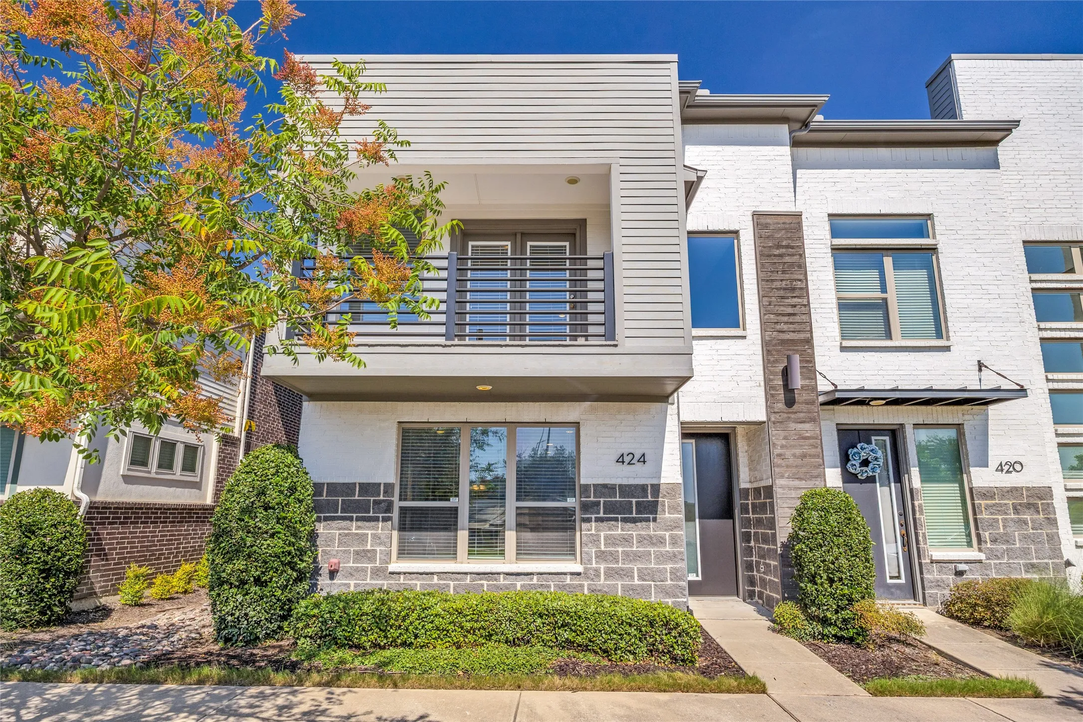 Townhouse For Sale in Collin County , 424 Texas Drive, Plano, Texas 75075, 3 Bedroom, 3 Bathroom, 2 Garage spaces, 1,986 Sqft, built in 2017, mls#21343804, Real Estate Agent in Plano, Homes For Sale in Collin county, Homes For Sale in Plano, Realtor in Plano Texas, Real Estate Brokerage Independent Realty Texas, Luminita Cordes Realtor