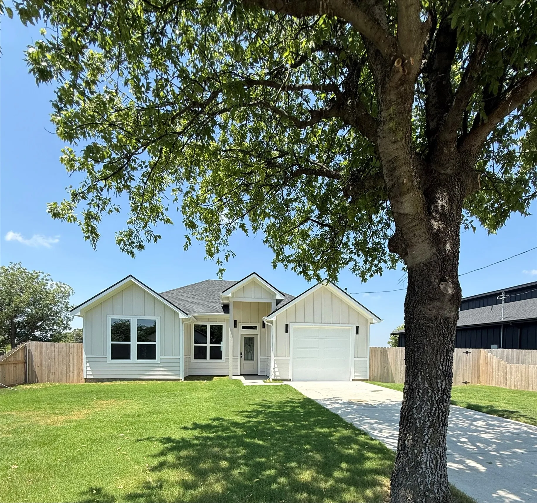 Single Family Residence For Sale in Johnson County , 413 N Cleburne Whitney Rd, Rio Vista, Texas 76093, 3 Bedrooms, 2 Bathrooms, 1 Garage spaces, 1,401 Sqft, built in 2026, Price $317,000, mls#21342463, Real Estate Agent in Rio Vista, Homes For Sale in Johnson county, Homes For Sale in Rio Vista, Realtor in Rio Vista Texas, Real Estate Brokerage Independent Realty Texas, Luminita Cordes Realtor