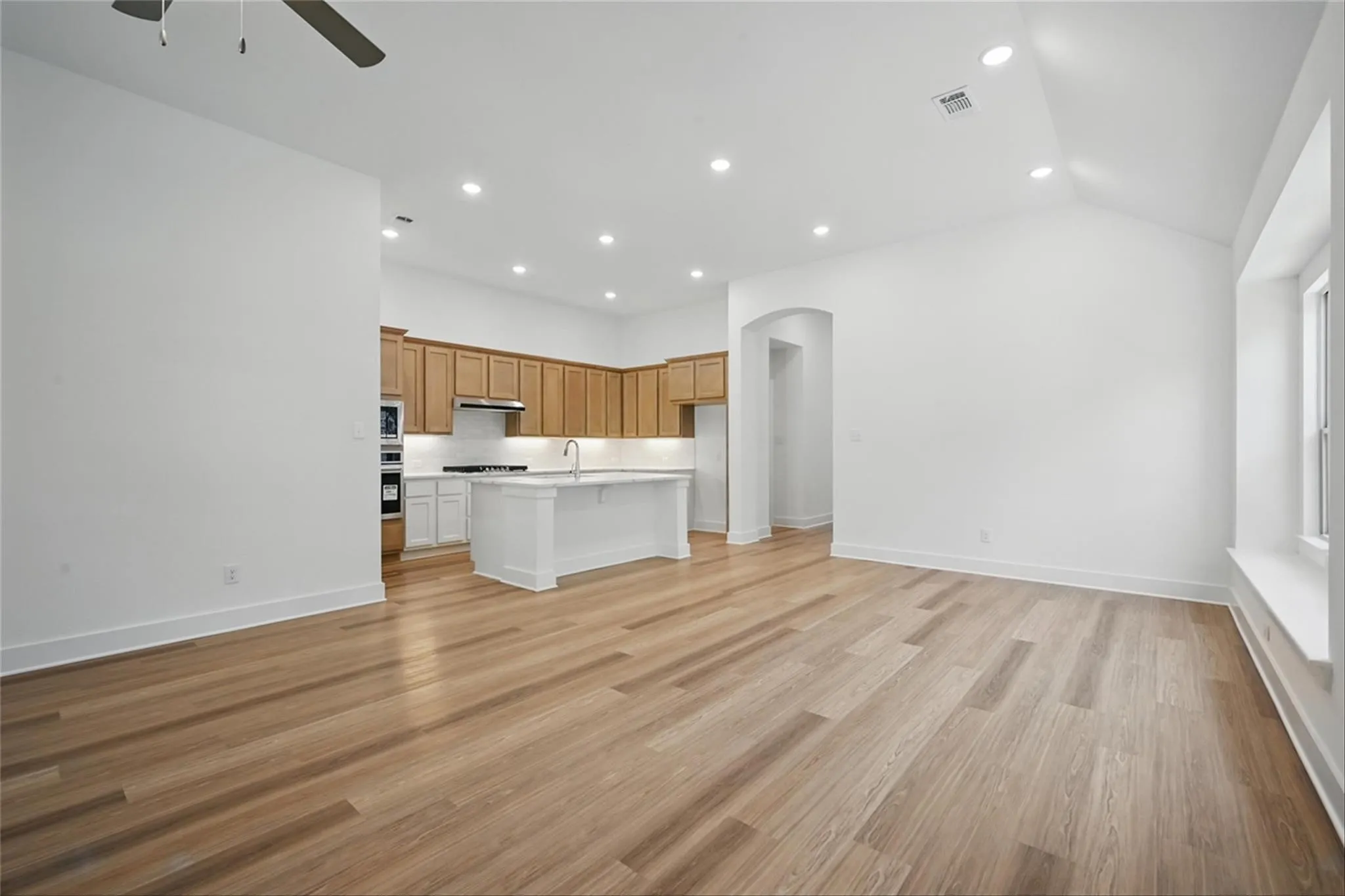 Single Family Residence For Rent in Grayson County , 5060 Westhaven Circle, Denison, Texas 75020, 3 Bedroom, 3 Bathroom, 2 Garage spaces, 1,968 Sqft, built in 2024, mls#21344096, Real Estate Agent in Denison, Homes For Rent in Grayson county, Homes For Rent in Denison, Realtor in Denison Texas, Real Estate Brokerage Independent Realty Texas, Luminita Cordes Realtor