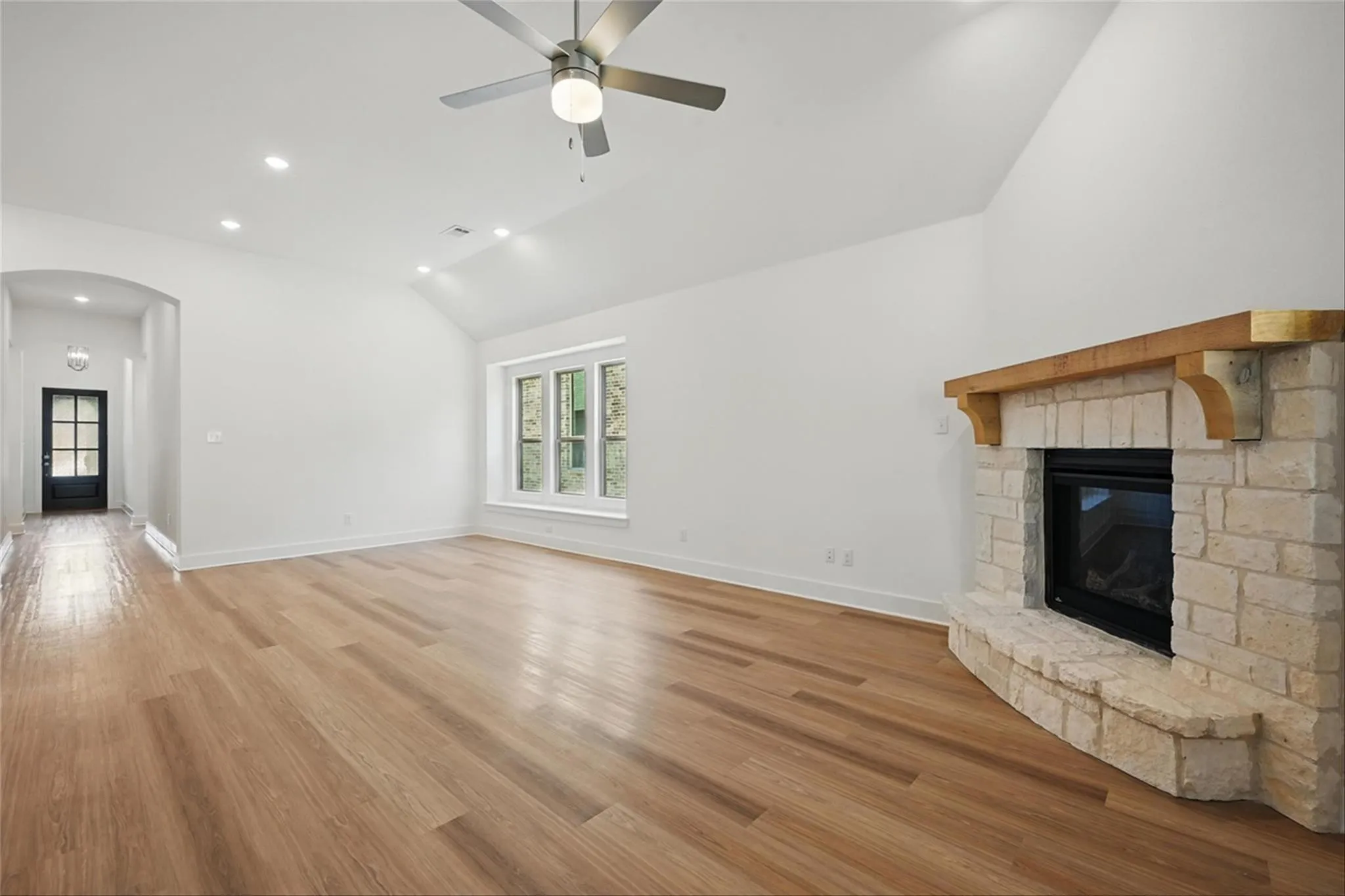 Single Family Residence For Rent in Grayson County , 5060 Westhaven Circle, Denison, Texas 75020, 3 Bedroom, 3 Bathroom, 2 Garage spaces, 1,968 Sqft, built in 2024, mls#21344096, Real Estate Agent in Denison, Homes For Rent in Grayson county, Homes For Rent in Denison, Realtor in Denison Texas, Real Estate Brokerage Independent Realty Texas, Luminita Cordes Realtor
