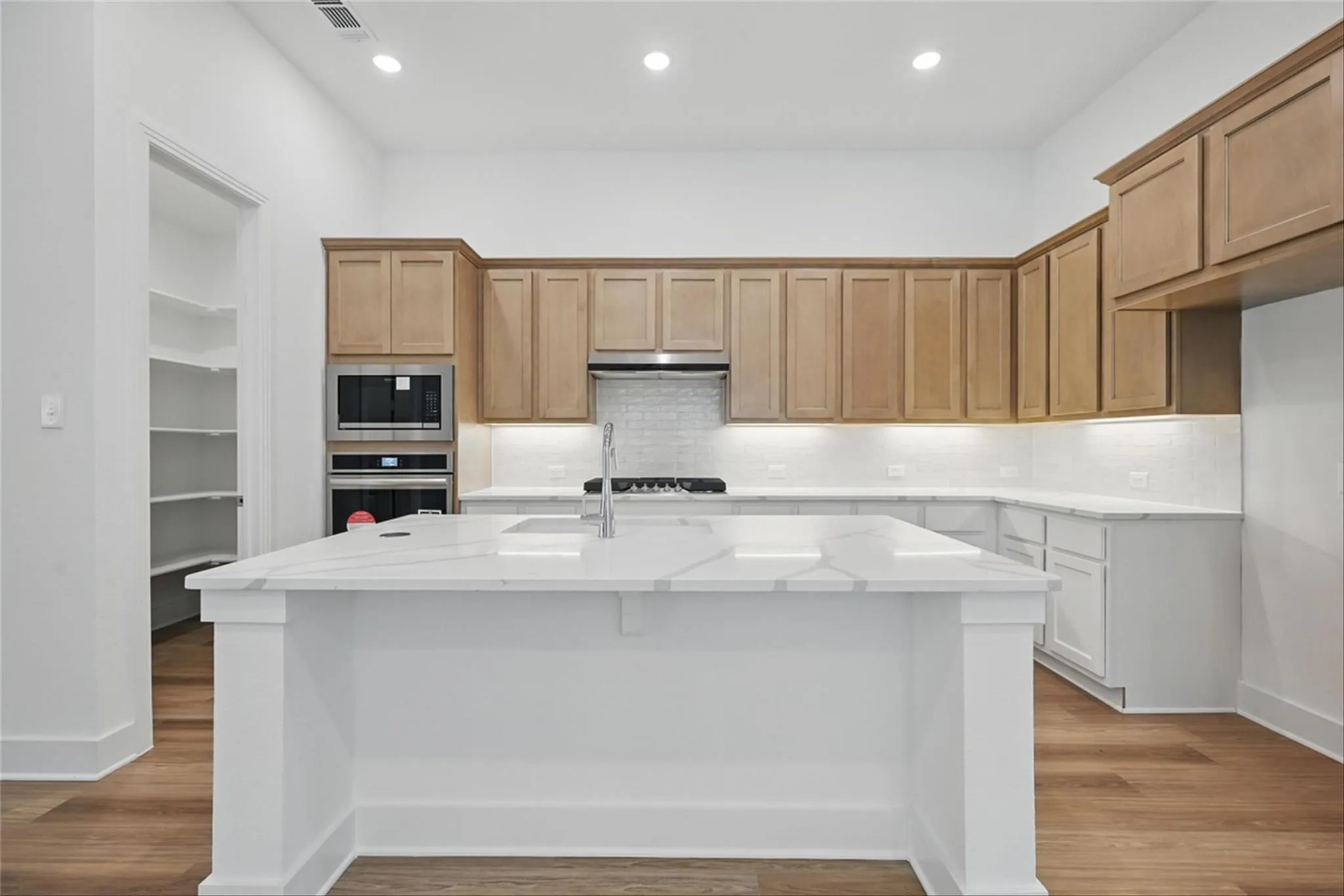 Single Family Residence For Rent in Grayson County , 5060 Westhaven Circle, Denison, Texas 75020, 3 Bedroom, 3 Bathroom, 2 Garage spaces, 1,968 Sqft, built in 2024, mls#21344096, Real Estate Agent in Denison, Homes For Rent in Grayson county, Homes For Rent in Denison, Realtor in Denison Texas, Real Estate Brokerage Independent Realty Texas, Luminita Cordes Realtor