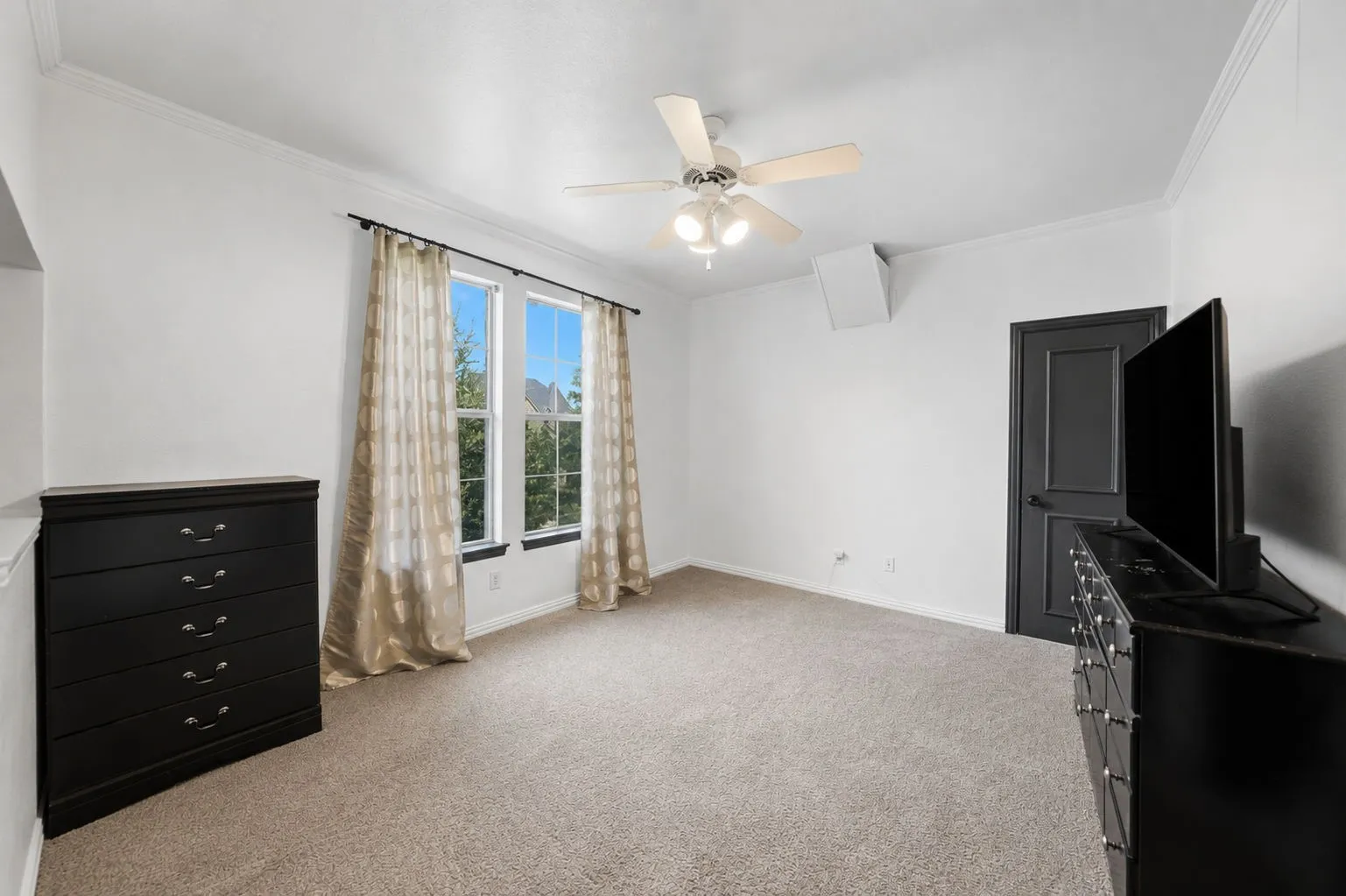 Single Family Residence For Sale in Denton County , 4605 Donegal Drive, Frisco, Texas 75034, 5 Bedroom, 5 Bathroom, 3 Garage spaces, 4,490 Sqft, built in 2002, mls#21339529, Real Estate Agent in Frisco, Homes For Sale in Denton county, Homes For Sale in Frisco, Realtor in Frisco Texas, Real Estate Brokerage Independent Realty Texas, Luminita Cordes Realtor