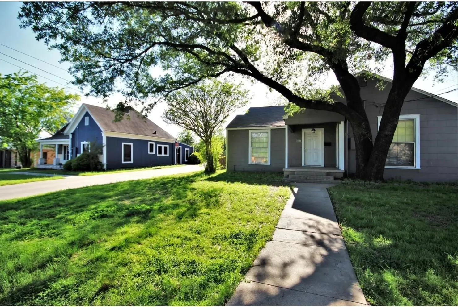 Single Family Residence For Rent in Hunt County , 4504 Stonewall Street, Greenville, Texas 75401, 3 Bedroom, 2 Bathroom, Garage spaces, 1,550 Sqft, built in 1980, mls#21344189, Real Estate Agent in Greenville, Homes For Rent in Hunt county, Homes For Rent in Greenville, Realtor in Greenville Texas, Real Estate Brokerage Independent Realty Texas, Luminita Cordes Realtor