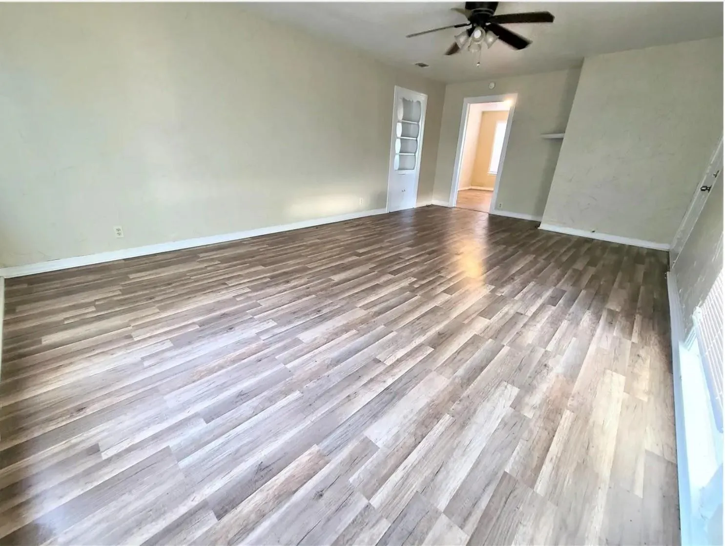 Single Family Residence For Rent in Hunt County , 4504 Stonewall Street, Greenville, Texas 75401, 3 Bedroom, 2 Bathroom, Garage spaces, 1,550 Sqft, built in 1980, mls#21344189, Real Estate Agent in Greenville, Homes For Rent in Hunt county, Homes For Rent in Greenville, Realtor in Greenville Texas, Real Estate Brokerage Independent Realty Texas, Luminita Cordes Realtor