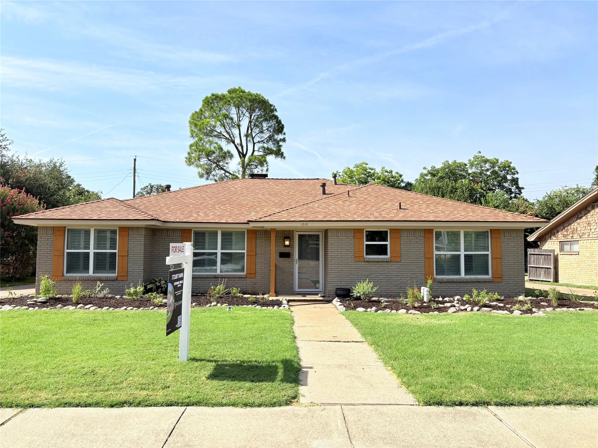Single Family Residence For Sale in Dallas County , 1210 Weathered Street, Irving, Texas 75062, 3 Bedroom, 2 Bathroom, 2 Garage spaces, 1,745 Sqft, built in 1964, mls#21337745, Real Estate Agent in Irving, Homes For Sale in Dallas county, Homes For Sale in Irving, Realtor in Irving Texas, Real Estate Brokerage Independent Realty Texas, Luminita Cordes Realtor