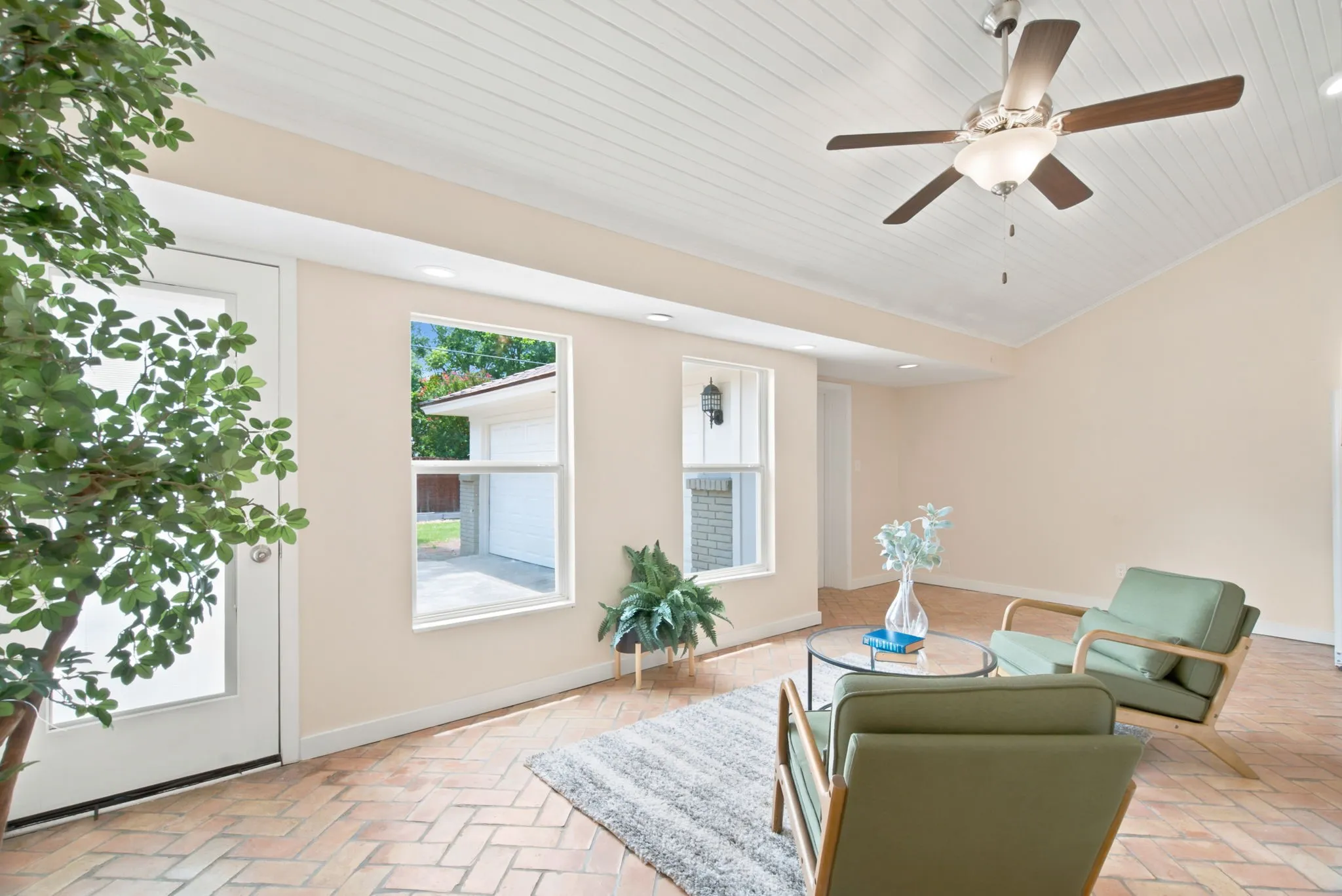 Single Family Residence For Sale in Dallas County , 1210 Weathered Street, Irving, Texas 75062, 3 Bedroom, 2 Bathroom, 2 Garage spaces, 1,745 Sqft, built in 1964, mls#21337745, Real Estate Agent in Irving, Homes For Sale in Dallas county, Homes For Sale in Irving, Realtor in Irving Texas, Real Estate Brokerage Independent Realty Texas, Luminita Cordes Realtor