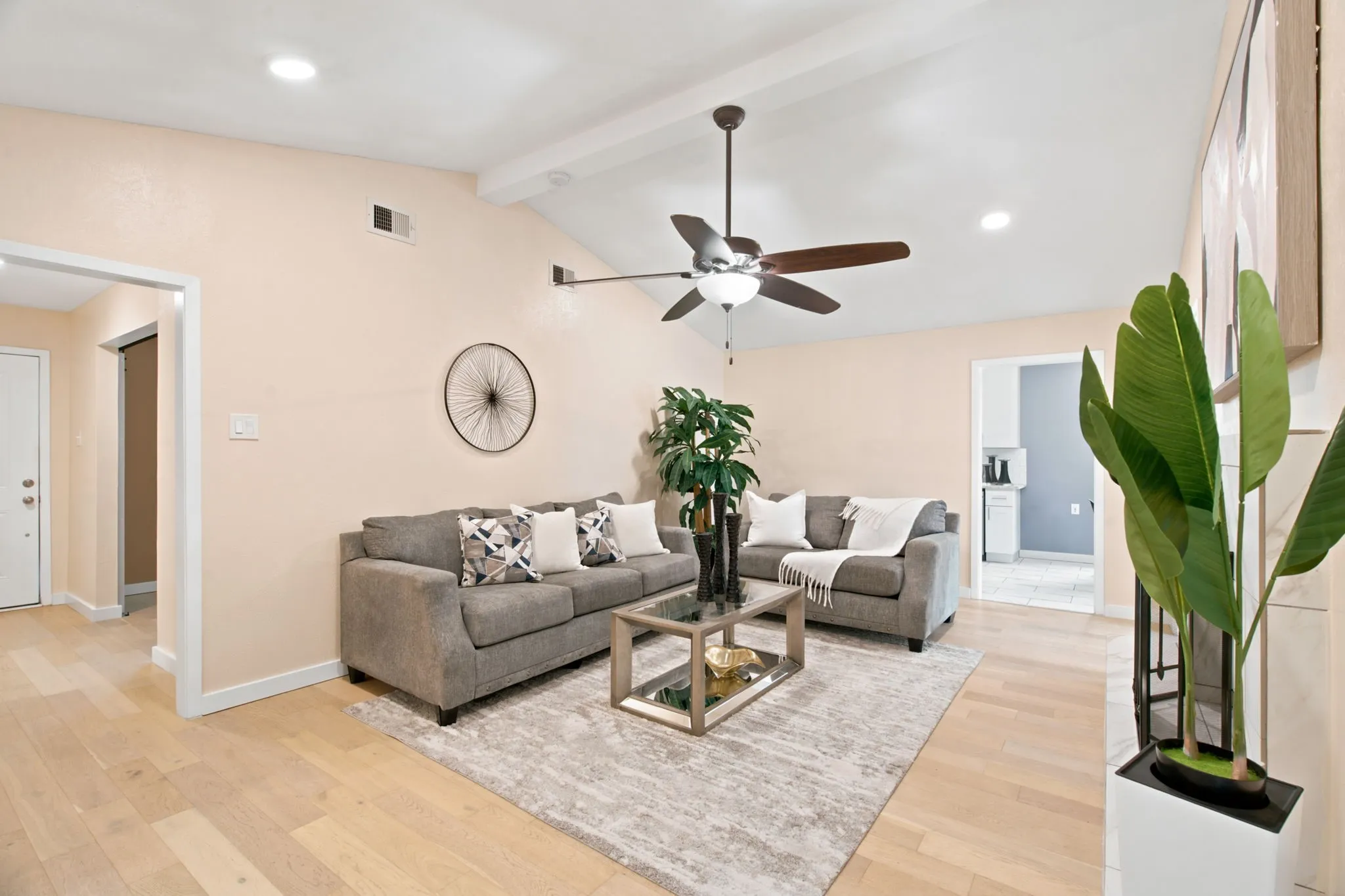 Single Family Residence For Sale in Dallas County , 1210 Weathered Street, Irving, Texas 75062, 3 Bedroom, 2 Bathroom, 2 Garage spaces, 1,745 Sqft, built in 1964, mls#21337745, Real Estate Agent in Irving, Homes For Sale in Dallas county, Homes For Sale in Irving, Realtor in Irving Texas, Real Estate Brokerage Independent Realty Texas, Luminita Cordes Realtor