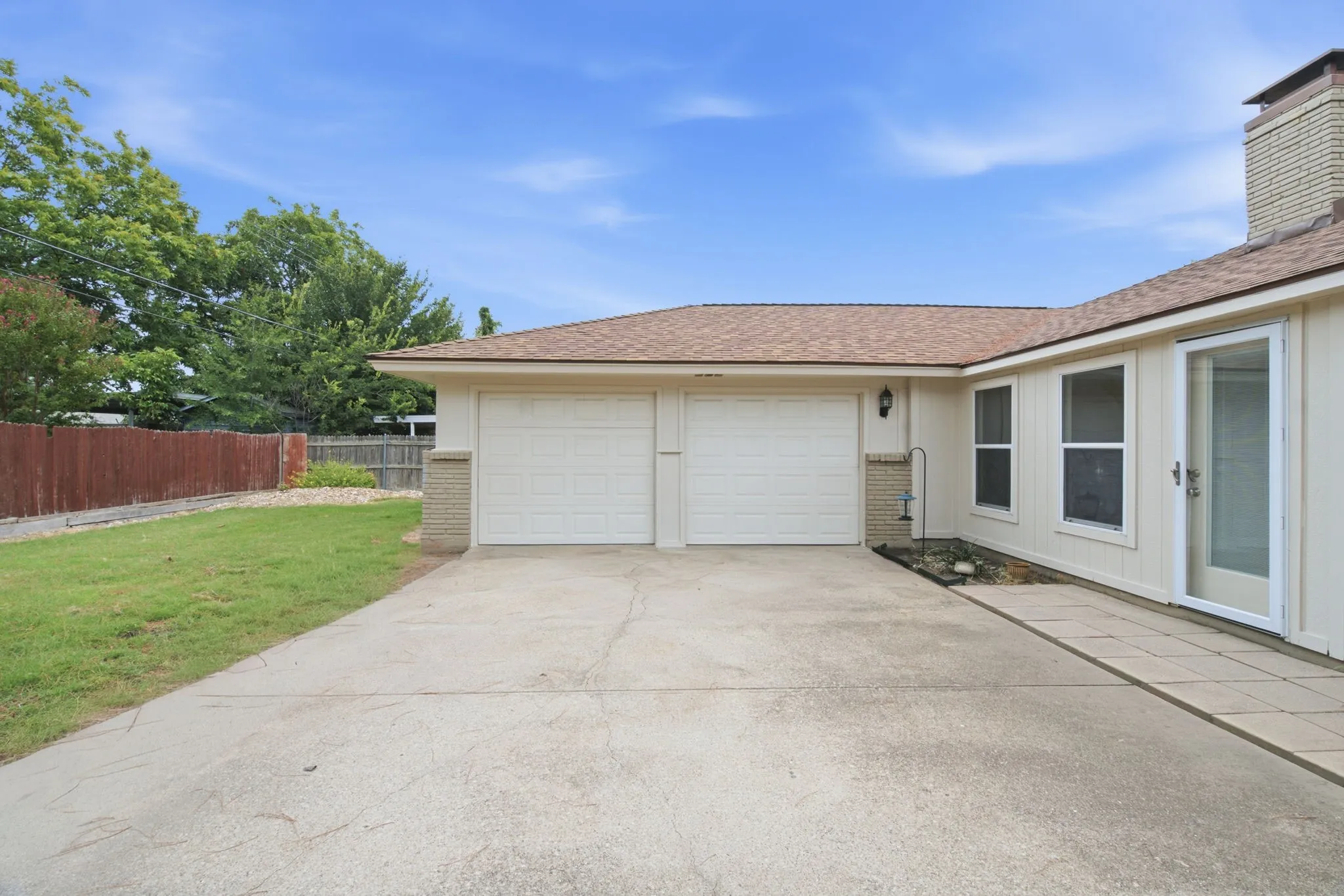 Single Family Residence For Sale in Dallas County , 1210 Weathered Street, Irving, Texas 75062, 3 Bedroom, 2 Bathroom, 2 Garage spaces, 1,745 Sqft, built in 1964, mls#21337745, Real Estate Agent in Irving, Homes For Sale in Dallas county, Homes For Sale in Irving, Realtor in Irving Texas, Real Estate Brokerage Independent Realty Texas, Luminita Cordes Realtor