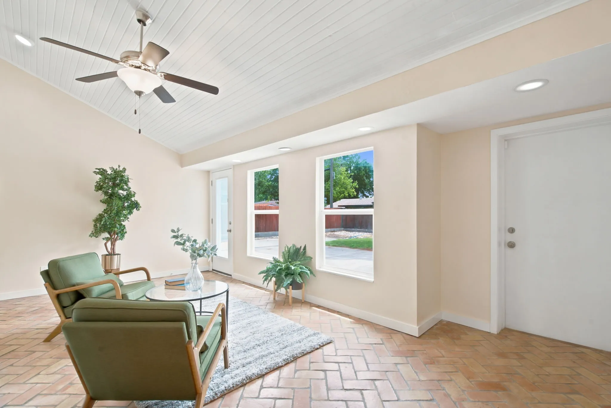 Single Family Residence For Sale in Dallas County , 1210 Weathered Street, Irving, Texas 75062, 3 Bedroom, 2 Bathroom, 2 Garage spaces, 1,745 Sqft, built in 1964, mls#21337745, Real Estate Agent in Irving, Homes For Sale in Dallas county, Homes For Sale in Irving, Realtor in Irving Texas, Real Estate Brokerage Independent Realty Texas, Luminita Cordes Realtor