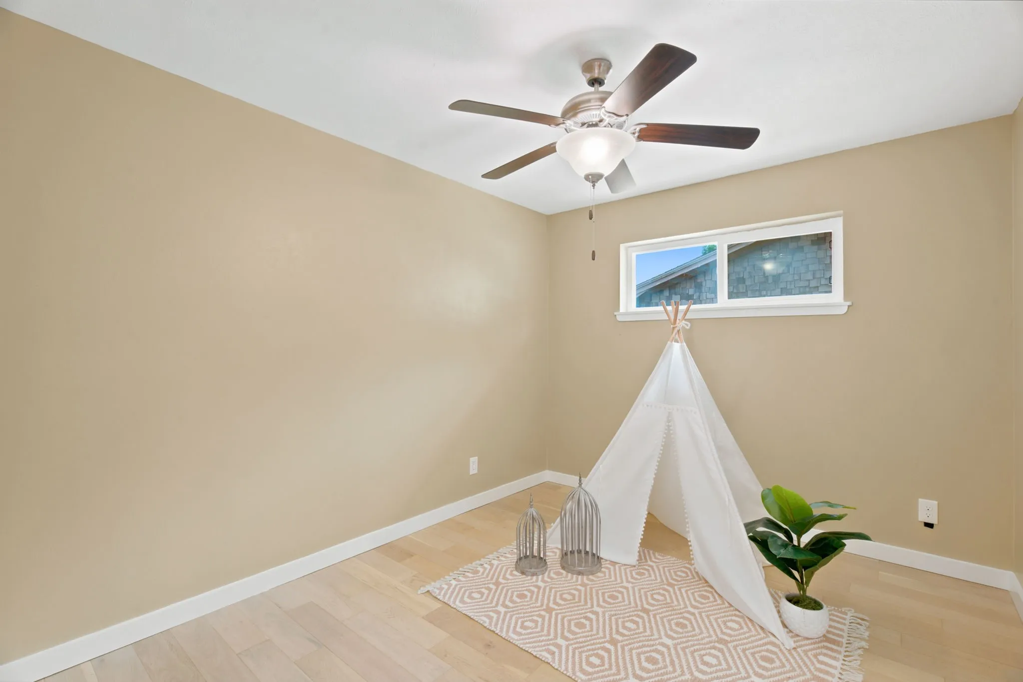 Single Family Residence For Sale in Dallas County , 1210 Weathered Street, Irving, Texas 75062, 3 Bedroom, 2 Bathroom, 2 Garage spaces, 1,745 Sqft, built in 1964, mls#21337745, Real Estate Agent in Irving, Homes For Sale in Dallas county, Homes For Sale in Irving, Realtor in Irving Texas, Real Estate Brokerage Independent Realty Texas, Luminita Cordes Realtor