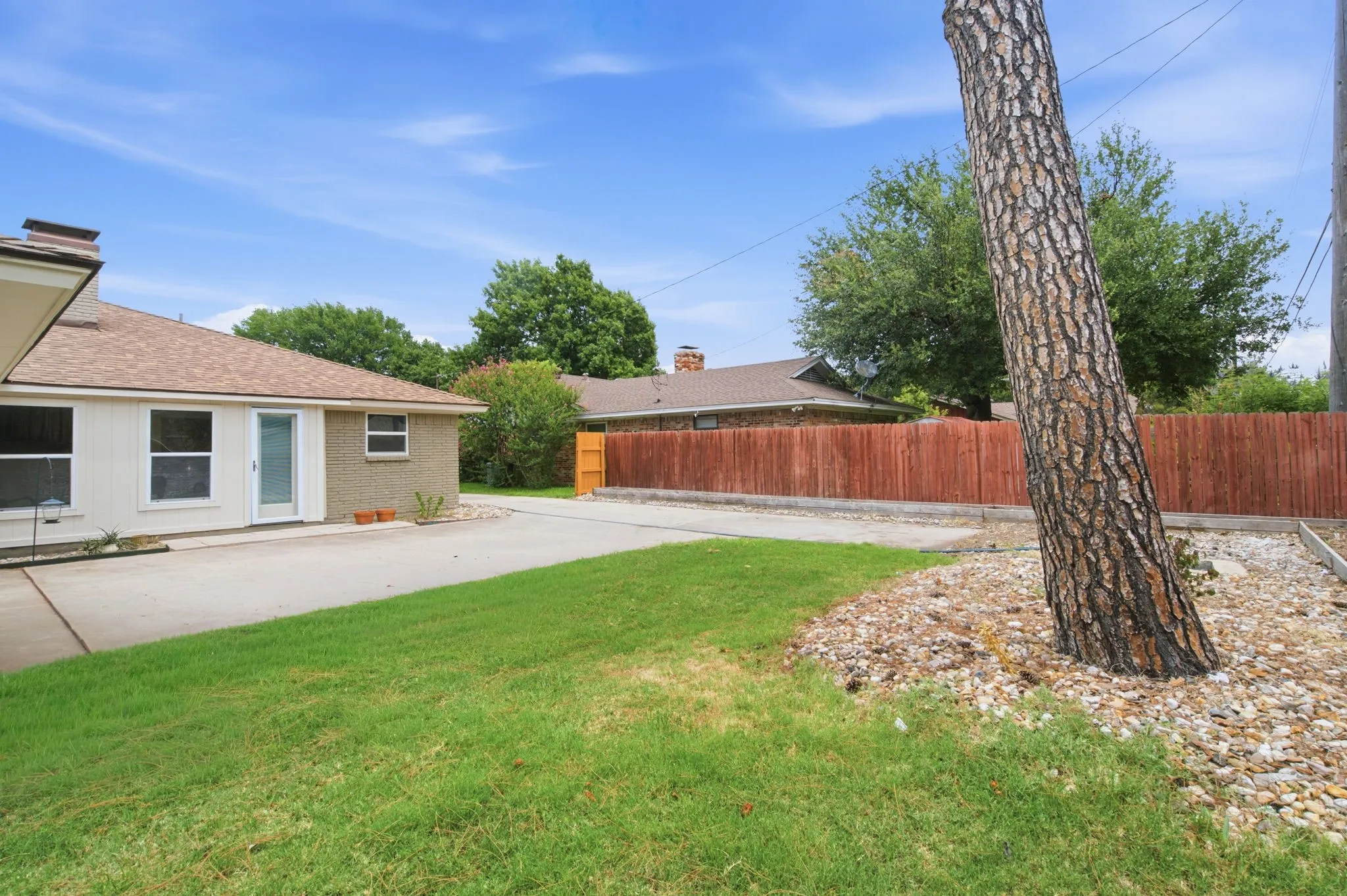 Single Family Residence For Sale in Dallas County , 1210 Weathered Street, Irving, Texas 75062, 3 Bedroom, 2 Bathroom, 2 Garage spaces, 1,745 Sqft, built in 1964, mls#21337745, Real Estate Agent in Irving, Homes For Sale in Dallas county, Homes For Sale in Irving, Realtor in Irving Texas, Real Estate Brokerage Independent Realty Texas, Luminita Cordes Realtor