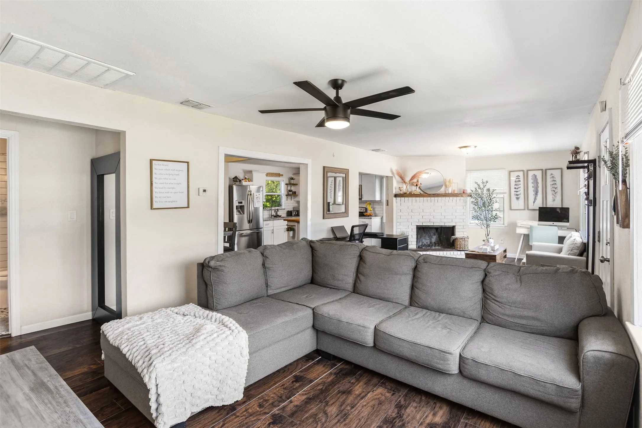 Single Family Residence For Rent in Dallas County , 516 E Wintergreen Road, De Soto, Texas 75115, 4 Bedroom, 1 Bathroom, Garage spaces, 1,738 Sqft, built in 1955, mls#21344195, Real Estate Agent in De Soto, Homes For Rent in Dallas county, Homes For Rent in De Soto, Realtor in De Soto Texas, Real Estate Brokerage Independent Realty Texas, Luminita Cordes Realtor