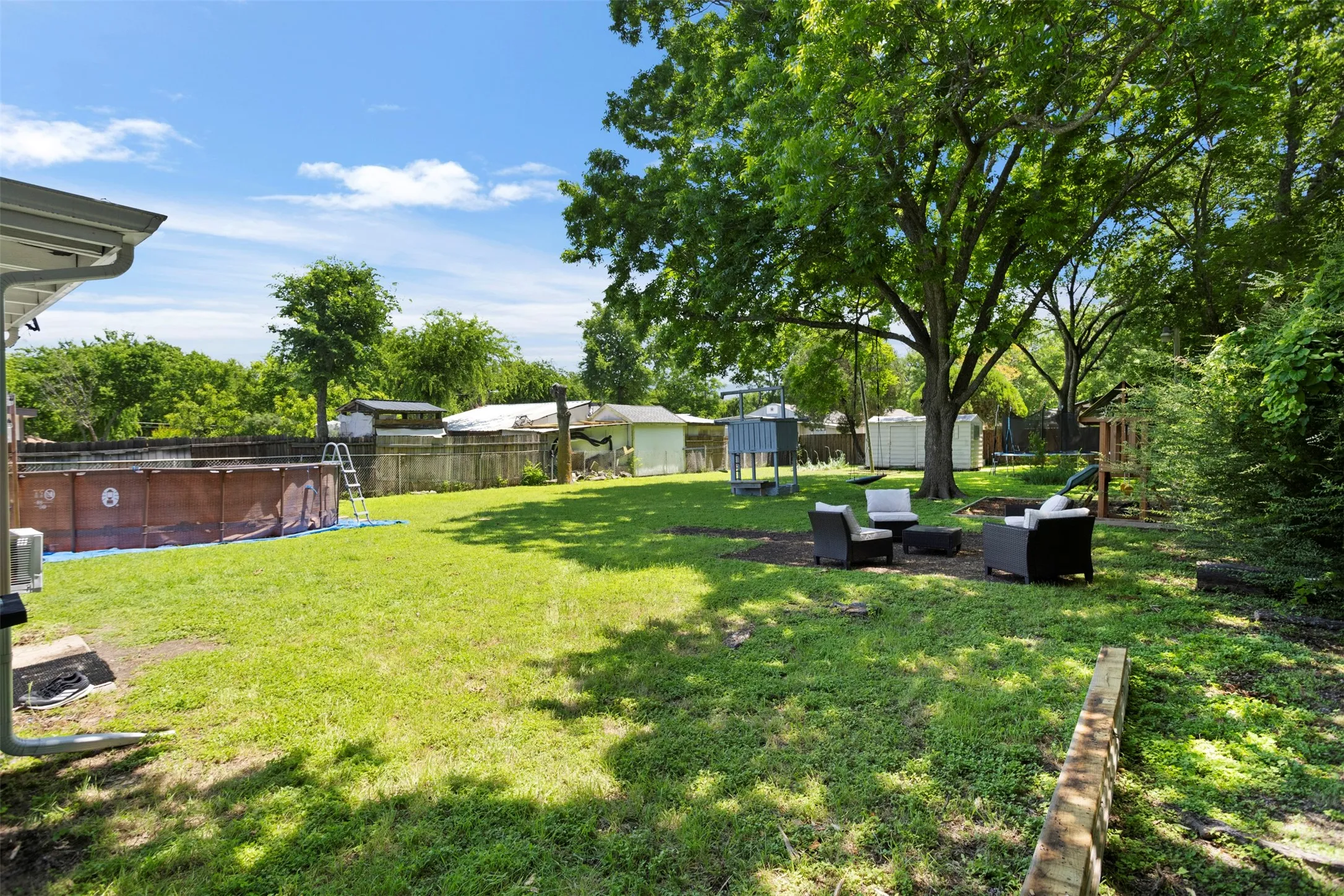 Single Family Residence For Rent in Dallas County , 516 E Wintergreen Road, De Soto, Texas 75115, 4 Bedroom, 1 Bathroom, Garage spaces, 1,738 Sqft, built in 1955, mls#21344195, Real Estate Agent in De Soto, Homes For Rent in Dallas county, Homes For Rent in De Soto, Realtor in De Soto Texas, Real Estate Brokerage Independent Realty Texas, Luminita Cordes Realtor