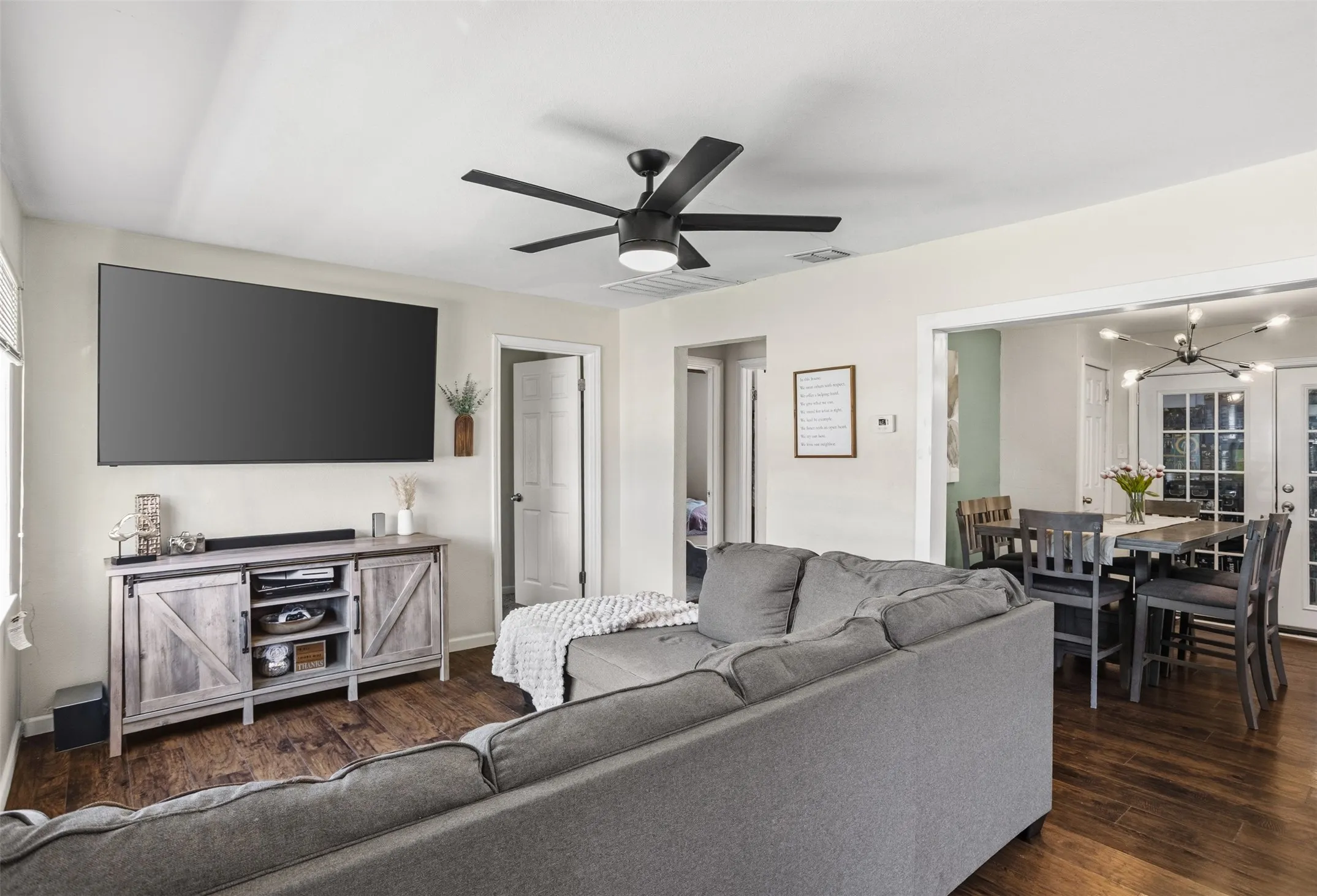 Single Family Residence For Rent in Dallas County , 516 E Wintergreen Road, De Soto, Texas 75115, 4 Bedroom, 1 Bathroom, Garage spaces, 1,738 Sqft, built in 1955, mls#21344195, Real Estate Agent in De Soto, Homes For Rent in Dallas county, Homes For Rent in De Soto, Realtor in De Soto Texas, Real Estate Brokerage Independent Realty Texas, Luminita Cordes Realtor