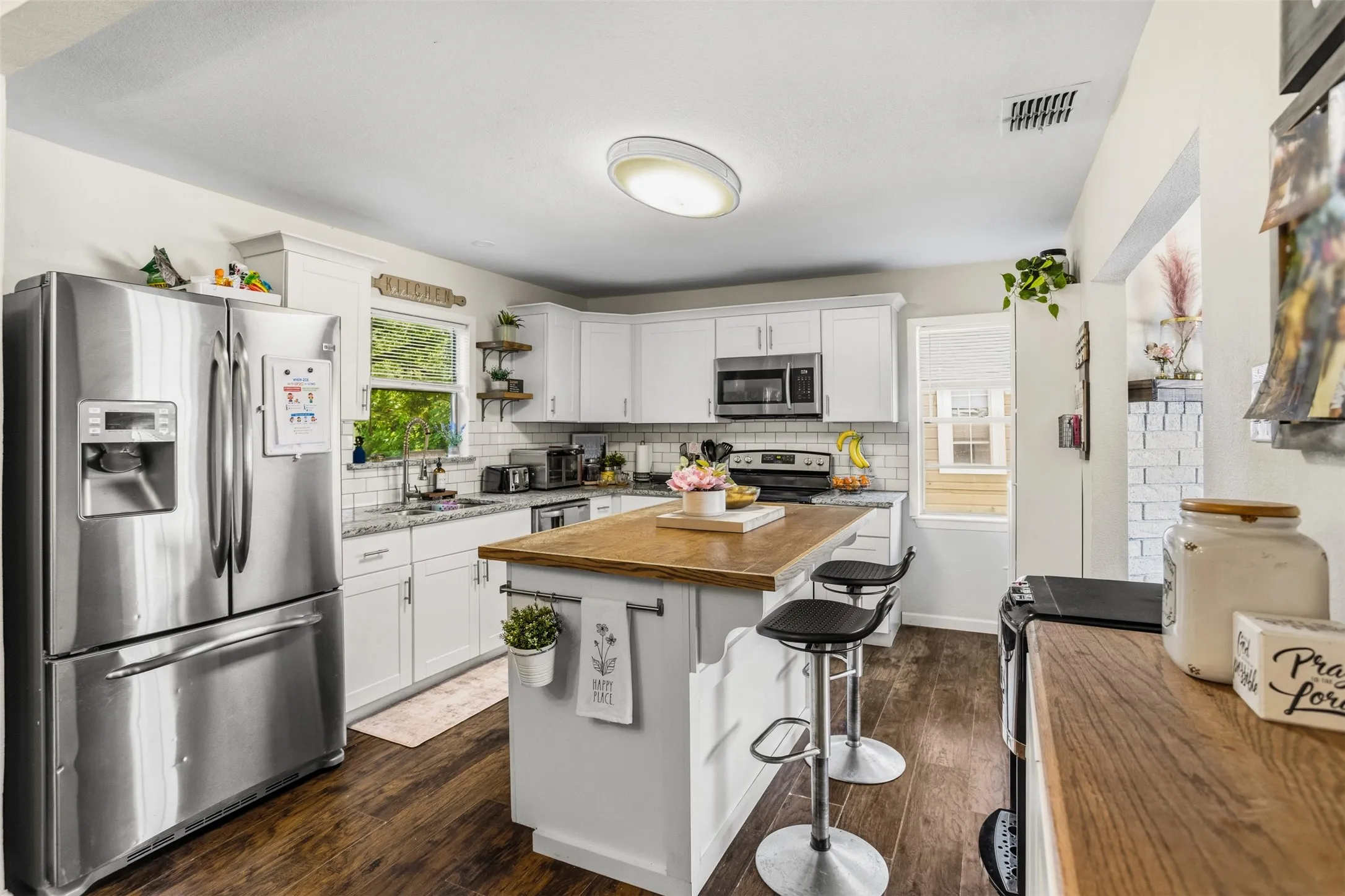 Single Family Residence For Rent in Dallas County , 516 E Wintergreen Road, De Soto, Texas 75115, 4 Bedroom, 1 Bathroom, Garage spaces, 1,738 Sqft, built in 1955, mls#21344195, Real Estate Agent in De Soto, Homes For Rent in Dallas county, Homes For Rent in De Soto, Realtor in De Soto Texas, Real Estate Brokerage Independent Realty Texas, Luminita Cordes Realtor