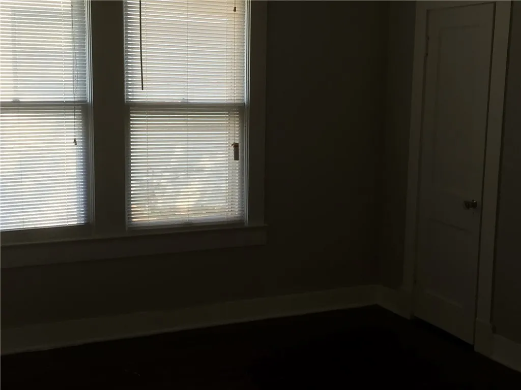 Single Family Residence For Rent in Dallas County , 442 W Suffolk Avenue, Dallas, Texas 75208, 2 Bedroom, 1 Bathroom, Garage spaces, 1,100 Sqft, built in 1929, mls#21344200, Real Estate Agent in Dallas, Homes For Rent in Dallas county, Homes For Rent in Dallas, Realtor in Dallas Texas, Real Estate Brokerage Independent Realty Texas, Luminita Cordes Realtor