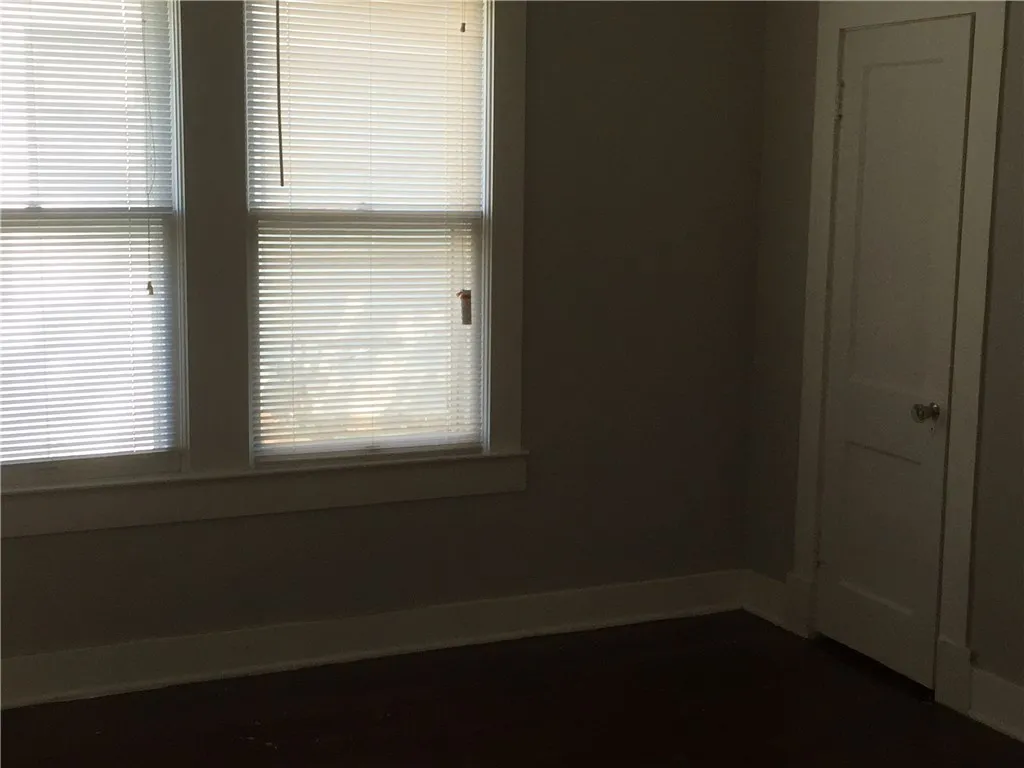 Single Family Residence For Rent in Dallas County , 442 W Suffolk Avenue, Dallas, Texas 75208, 2 Bedroom, 1 Bathroom, Garage spaces, 1,100 Sqft, built in 1929, mls#21344200, Real Estate Agent in Dallas, Homes For Rent in Dallas county, Homes For Rent in Dallas, Realtor in Dallas Texas, Real Estate Brokerage Independent Realty Texas, Luminita Cordes Realtor