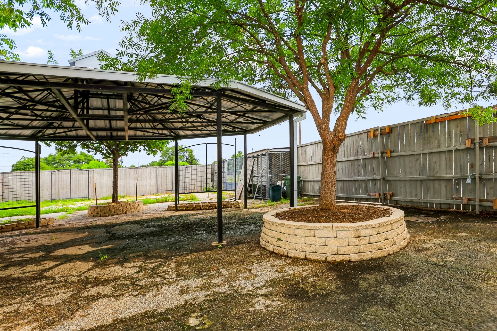 Retail For Sale in Tarrant County , 2811 W Division, Arlington, Texas 76012, 0, 0, Garage spaces, 0 Sqft, built in 1970, Price $1,500,000, mls#21344202, Real Estate Agent in Arlington, Homes For Sale in Tarrant county, Homes For Sale in Arlington, Realtor in Arlington Texas, Real Estate Brokerage Independent Realty Texas, Luminita Cordes Realtor