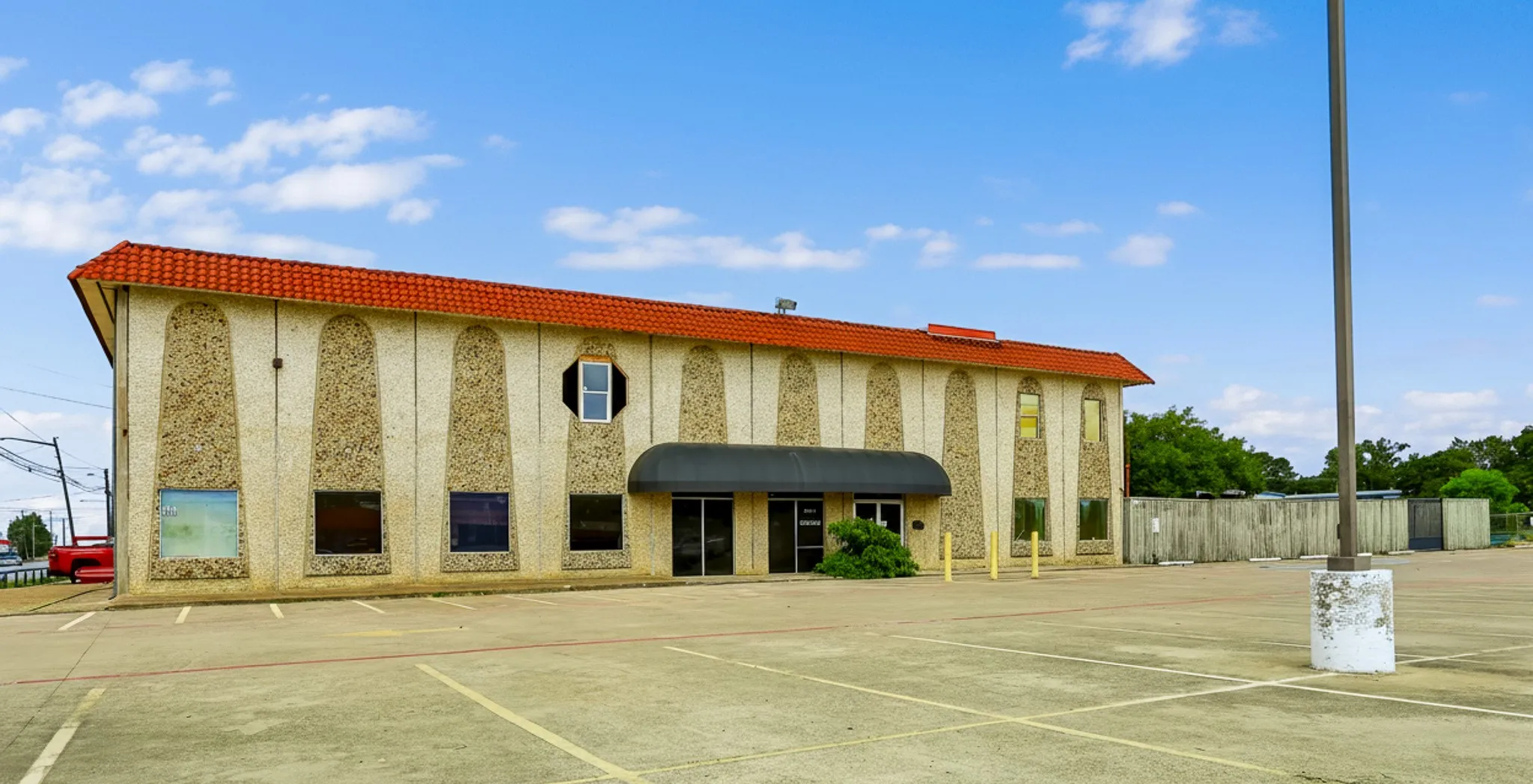 Retail For Sale in Tarrant County , 2811 W Division, Arlington, Texas 76012, 0, 0, Garage spaces, 0 Sqft, built in 1970, Price $1,500,000, mls#21344202, Real Estate Agent in Arlington, Homes For Sale in Tarrant county, Homes For Sale in Arlington, Realtor in Arlington Texas, Real Estate Brokerage Independent Realty Texas, Luminita Cordes Realtor