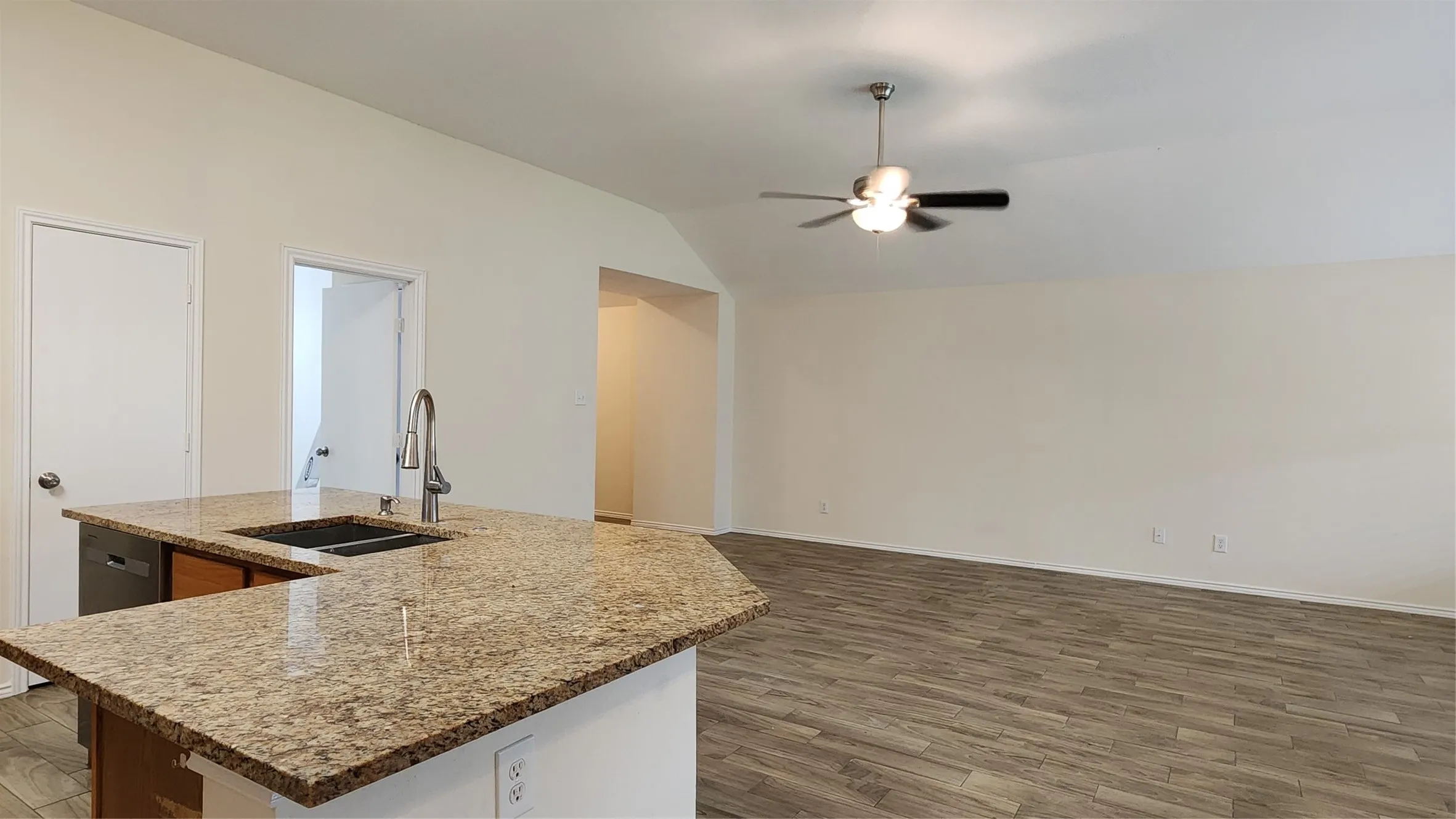 Single Family Residence For Rent in Collin County , 2304 Hayes Street, Mc Kinney, Texas 75071, 4 Bedroom, 2 Bathroom, 2 Garage spaces, 1,787 Sqft, built in 2004, mls#21344198, Real Estate Agent in Mc Kinney, Homes For Rent in Collin county, Homes For Rent in Mc Kinney, Realtor in Mc Kinney Texas, Real Estate Brokerage Independent Realty Texas, Luminita Cordes Realtor