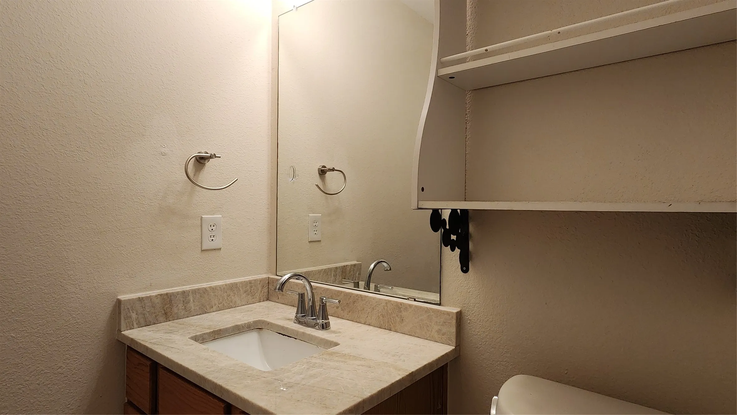 Single Family Residence For Rent in Collin County , 2304 Hayes Street, Mc Kinney, Texas 75071, 4 Bedroom, 2 Bathroom, 2 Garage spaces, 1,787 Sqft, built in 2004, mls#21344198, Real Estate Agent in Mc Kinney, Homes For Rent in Collin county, Homes For Rent in Mc Kinney, Realtor in Mc Kinney Texas, Real Estate Brokerage Independent Realty Texas, Luminita Cordes Realtor