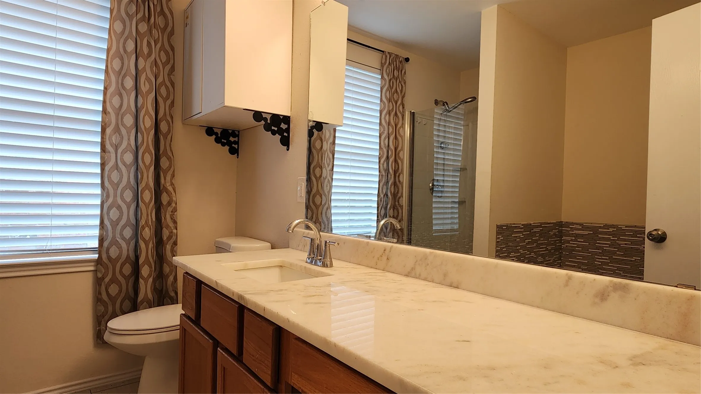Single Family Residence For Rent in Collin County , 2304 Hayes Street, Mc Kinney, Texas 75071, 4 Bedroom, 2 Bathroom, 2 Garage spaces, 1,787 Sqft, built in 2004, mls#21344198, Real Estate Agent in Mc Kinney, Homes For Rent in Collin county, Homes For Rent in Mc Kinney, Realtor in Mc Kinney Texas, Real Estate Brokerage Independent Realty Texas, Luminita Cordes Realtor