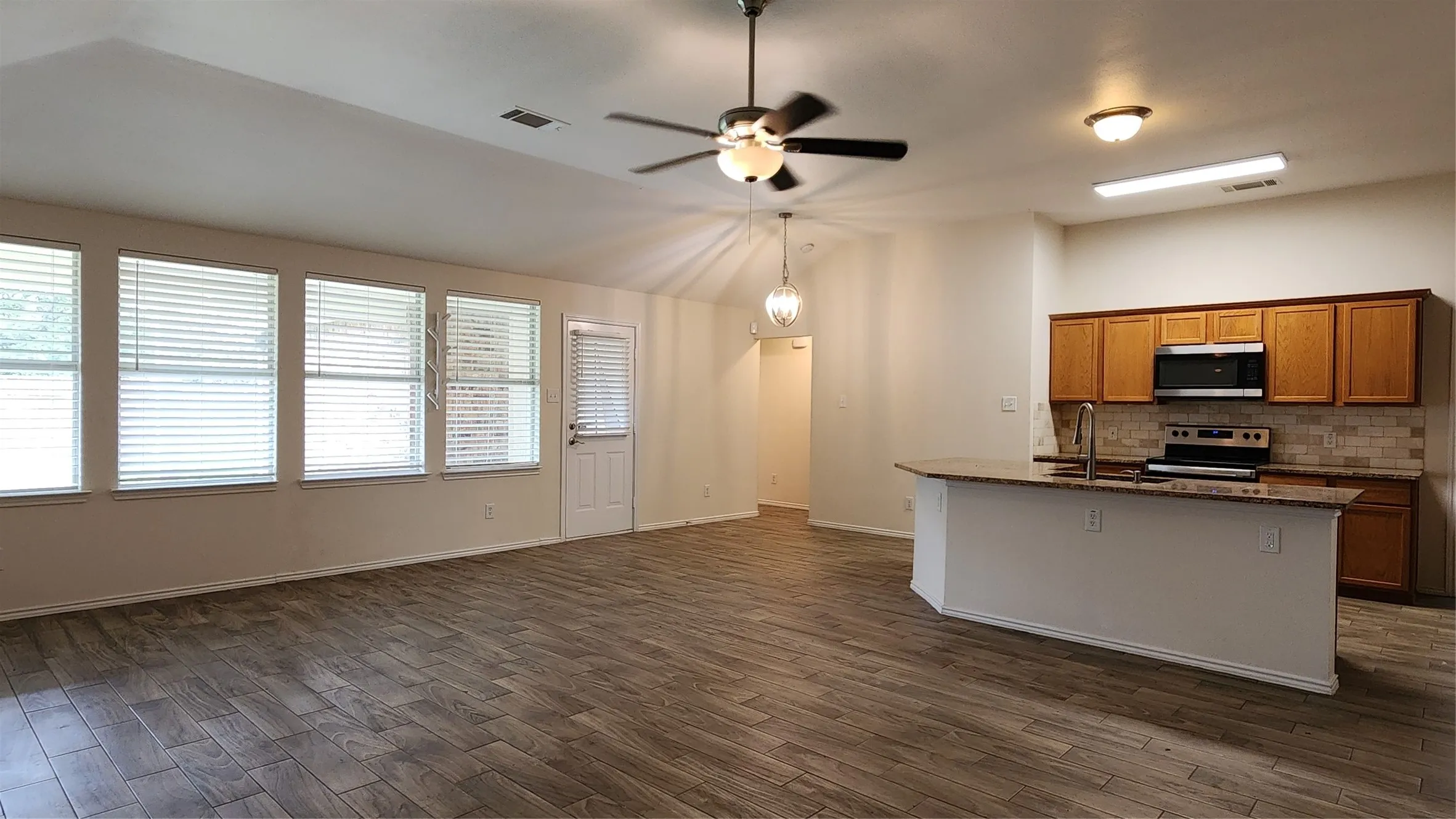 Single Family Residence For Rent in Collin County , 2304 Hayes Street, Mc Kinney, Texas 75071, 4 Bedroom, 2 Bathroom, 2 Garage spaces, 1,787 Sqft, built in 2004, mls#21344198, Real Estate Agent in Mc Kinney, Homes For Rent in Collin county, Homes For Rent in Mc Kinney, Realtor in Mc Kinney Texas, Real Estate Brokerage Independent Realty Texas, Luminita Cordes Realtor