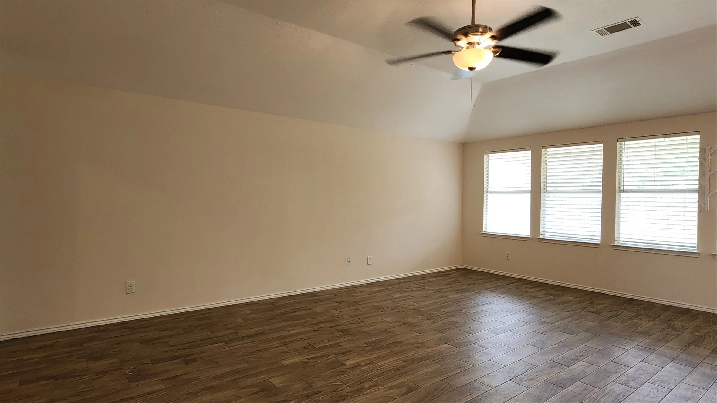 Single Family Residence For Rent in Collin County , 2304 Hayes Street, Mc Kinney, Texas 75071, 4 Bedroom, 2 Bathroom, 2 Garage spaces, 1,787 Sqft, built in 2004, mls#21344198, Real Estate Agent in Mc Kinney, Homes For Rent in Collin county, Homes For Rent in Mc Kinney, Realtor in Mc Kinney Texas, Real Estate Brokerage Independent Realty Texas, Luminita Cordes Realtor