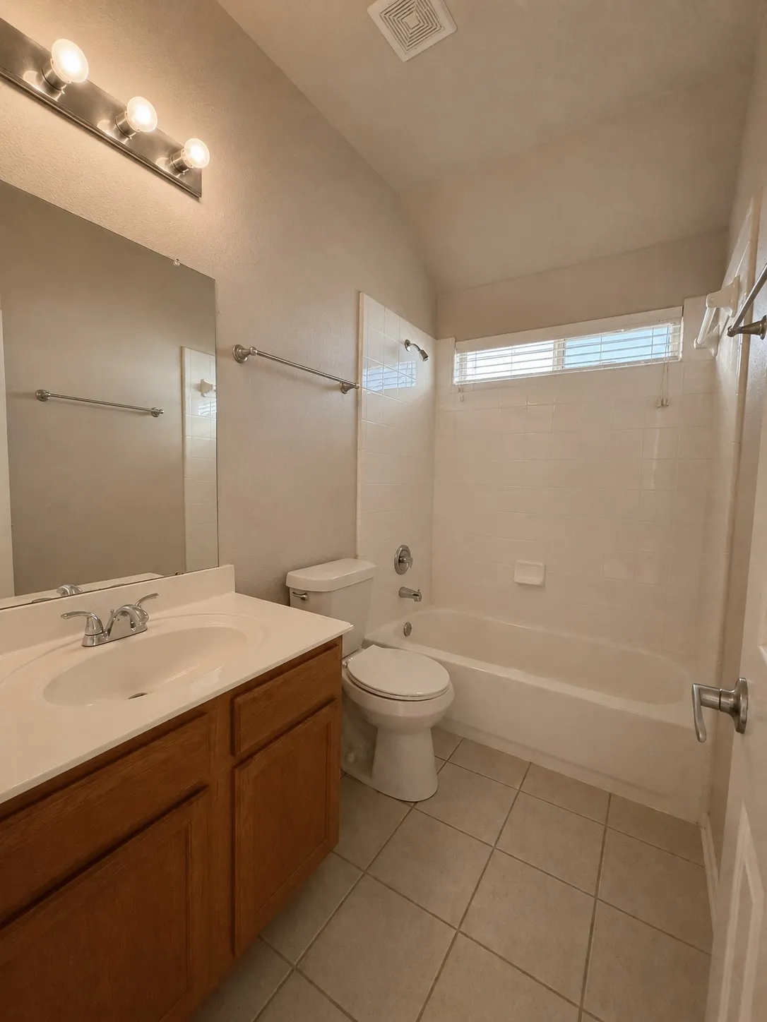 Single Family Residence For Rent in Collin County , 9809 Hedge Bell Drive, Mc Kinney, Texas 75072, 3 Bedroom, 2 Bathroom, 2 Garage spaces, 1,837 Sqft, built in 2005, mls#21344059, Real Estate Agent in Mc Kinney, Homes For Rent in Collin county, Homes For Rent in Mc Kinney, Realtor in Mc Kinney Texas, Real Estate Brokerage Independent Realty Texas, Luminita Cordes Realtor