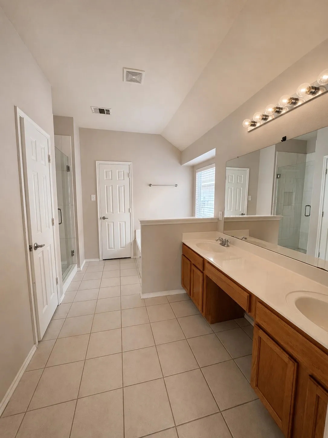 Single Family Residence For Rent in Collin County , 9809 Hedge Bell Drive, Mc Kinney, Texas 75072, 3 Bedroom, 2 Bathroom, 2 Garage spaces, 1,837 Sqft, built in 2005, mls#21344059, Real Estate Agent in Mc Kinney, Homes For Rent in Collin county, Homes For Rent in Mc Kinney, Realtor in Mc Kinney Texas, Real Estate Brokerage Independent Realty Texas, Luminita Cordes Realtor