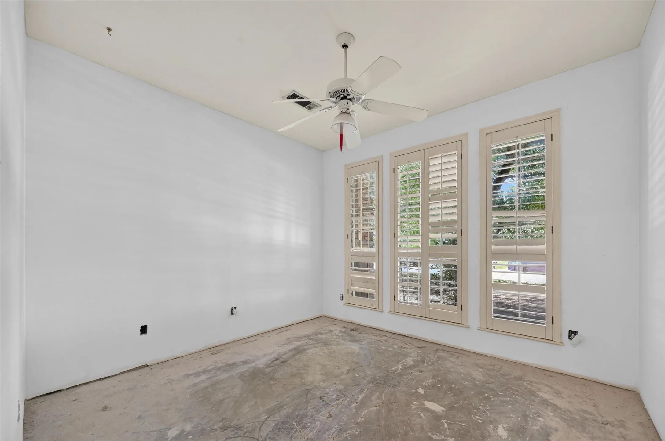 Single Family Residence For Sale in Collin County , 6710 Windrock Road, Dallas, Texas 75252, 5 Bedroom, 4 Bathroom, 3 Garage spaces, 3,120 Sqft, built in 1993, mls#21343111, Real Estate Agent in Dallas, Homes For Sale in Collin county, Homes For Sale in Dallas, Realtor in Dallas Texas, Real Estate Brokerage Independent Realty Texas, Luminita Cordes Realtor