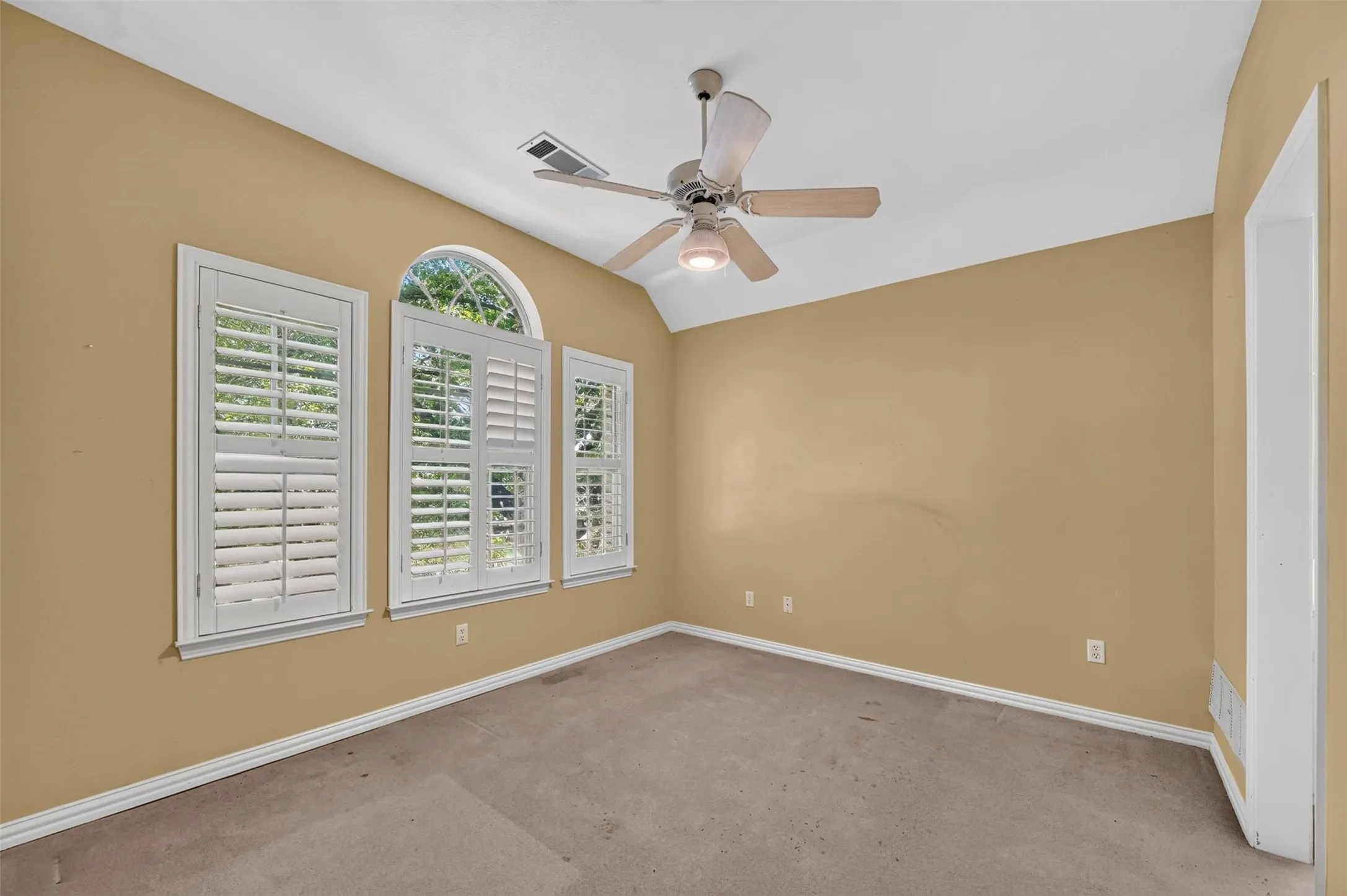 Single Family Residence For Sale in Collin County , 6710 Windrock Road, Dallas, Texas 75252, 5 Bedroom, 4 Bathroom, 3 Garage spaces, 3,120 Sqft, built in 1993, mls#21343111, Real Estate Agent in Dallas, Homes For Sale in Collin county, Homes For Sale in Dallas, Realtor in Dallas Texas, Real Estate Brokerage Independent Realty Texas, Luminita Cordes Realtor