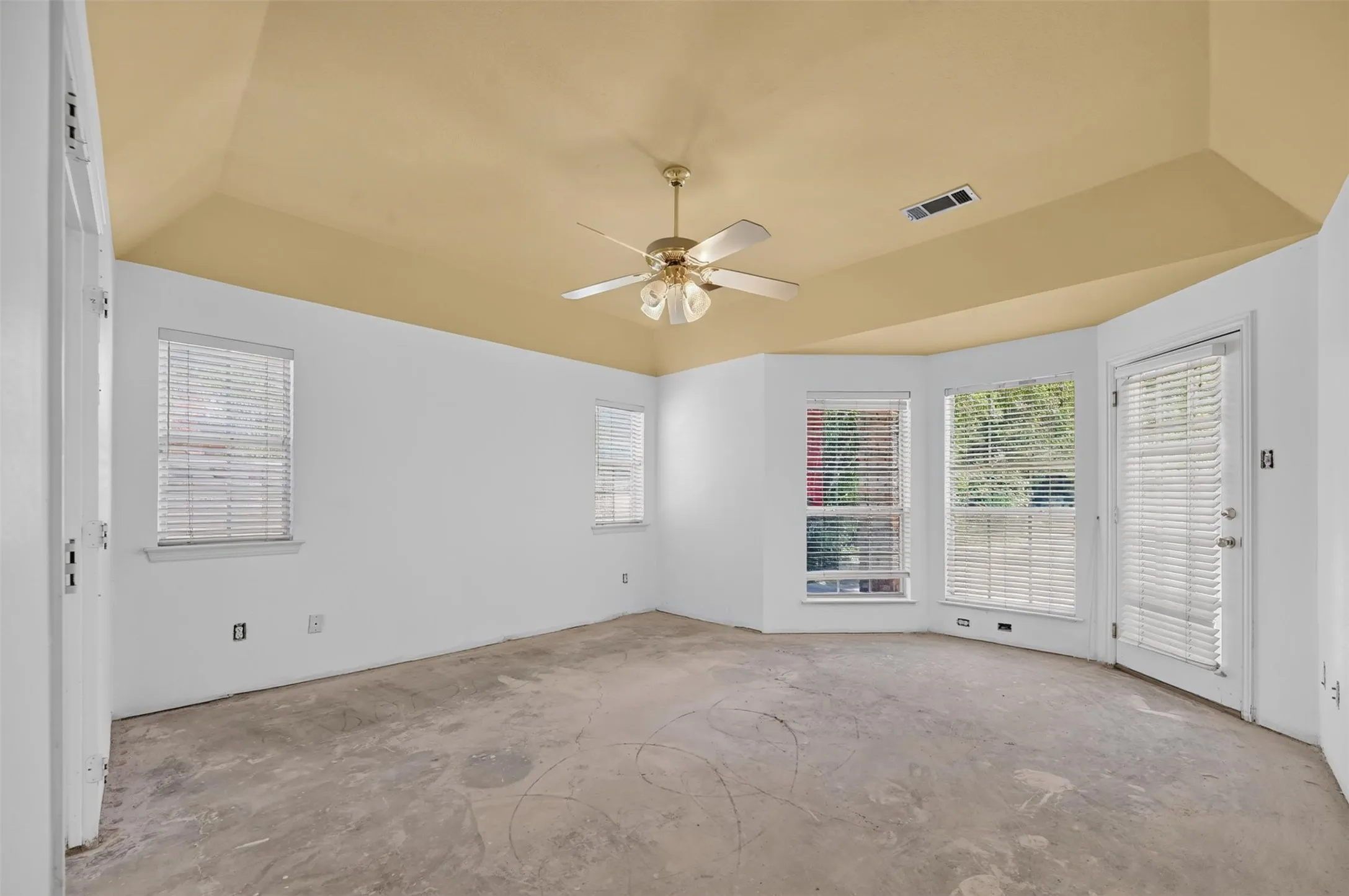 Single Family Residence For Sale in Collin County , 6710 Windrock Road, Dallas, Texas 75252, 5 Bedroom, 4 Bathroom, 3 Garage spaces, 3,120 Sqft, built in 1993, mls#21343111, Real Estate Agent in Dallas, Homes For Sale in Collin county, Homes For Sale in Dallas, Realtor in Dallas Texas, Real Estate Brokerage Independent Realty Texas, Luminita Cordes Realtor