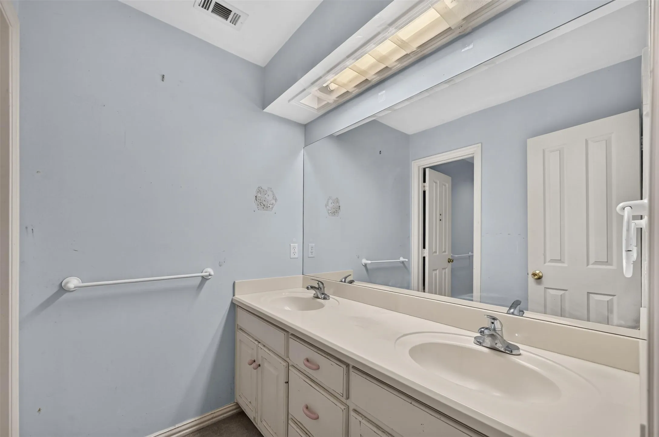 Single Family Residence For Sale in Collin County , 6710 Windrock Road, Dallas, Texas 75252, 5 Bedroom, 4 Bathroom, 3 Garage spaces, 3,120 Sqft, built in 1993, mls#21343111, Real Estate Agent in Dallas, Homes For Sale in Collin county, Homes For Sale in Dallas, Realtor in Dallas Texas, Real Estate Brokerage Independent Realty Texas, Luminita Cordes Realtor