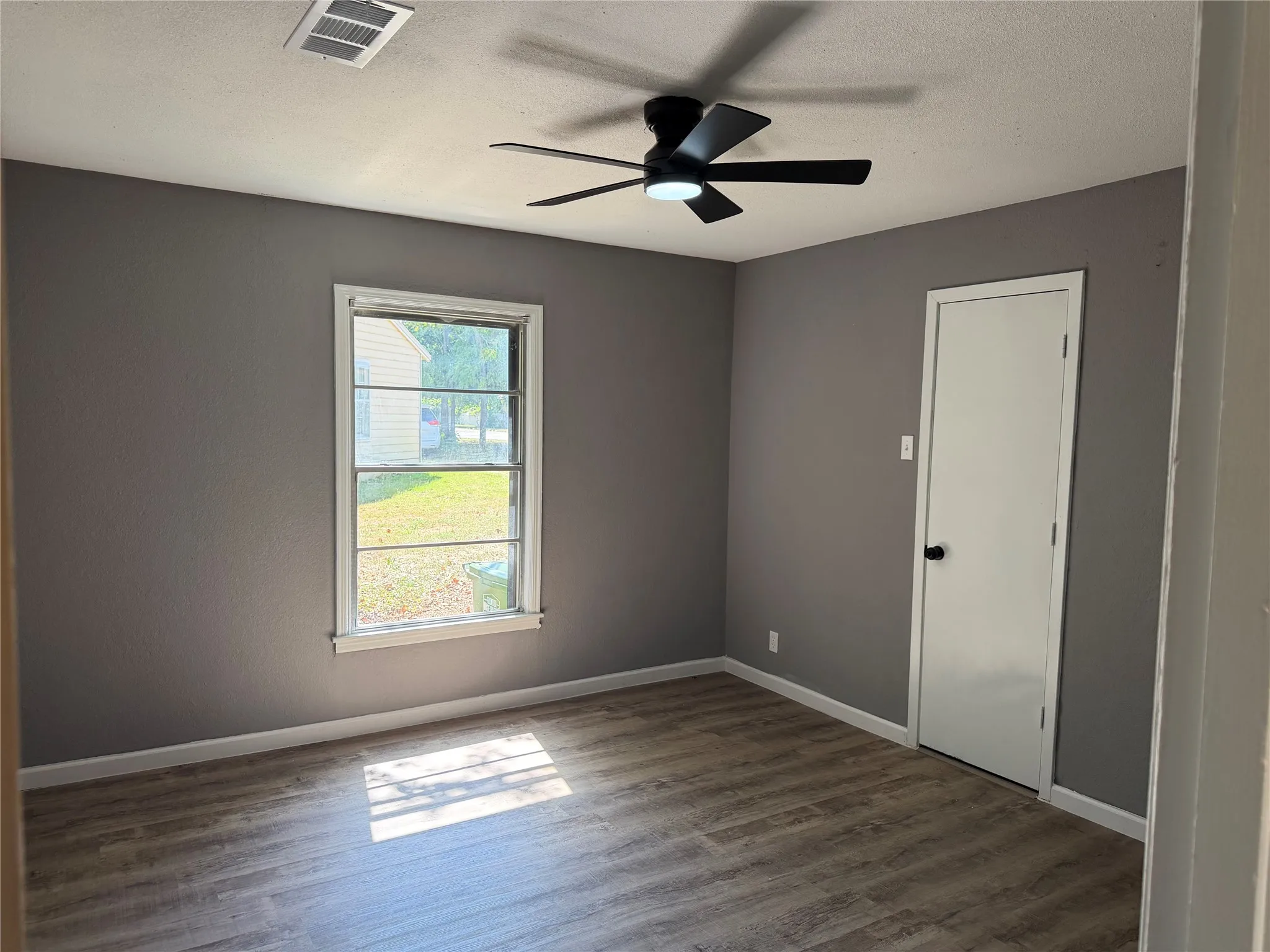 Single Family Residence For Sale in Palo Pinto County , 2111 SE 19th Street, Mineral Wells, Texas 76067, 3 Bedrooms, 2 Bathrooms, Garage spaces, 1,116 Sqft, built in 1951, Price $189,900, mls#21344151, Real Estate Agent in Mineral Wells, Homes For Sale in Palo Pinto county, Homes For Sale in Mineral Wells, Realtor in Mineral Wells Texas, Real Estate Brokerage Independent Realty Texas, Luminita Cordes Realtor