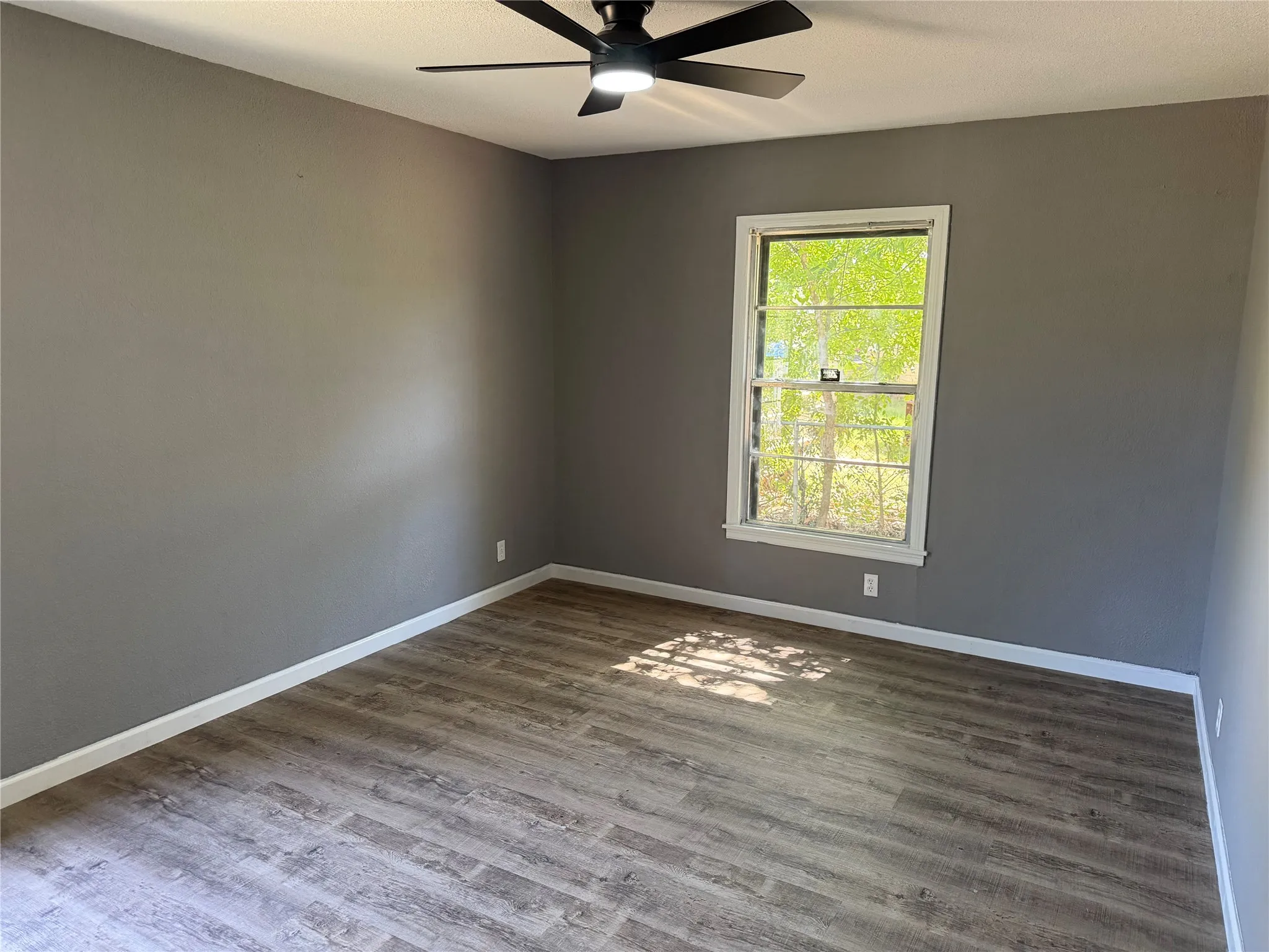 Single Family Residence For Sale in Palo Pinto County , 2111 SE 19th Street, Mineral Wells, Texas 76067, 3 Bedrooms, 2 Bathrooms, Garage spaces, 1,116 Sqft, built in 1951, Price $189,900, mls#21344151, Real Estate Agent in Mineral Wells, Homes For Sale in Palo Pinto county, Homes For Sale in Mineral Wells, Realtor in Mineral Wells Texas, Real Estate Brokerage Independent Realty Texas, Luminita Cordes Realtor