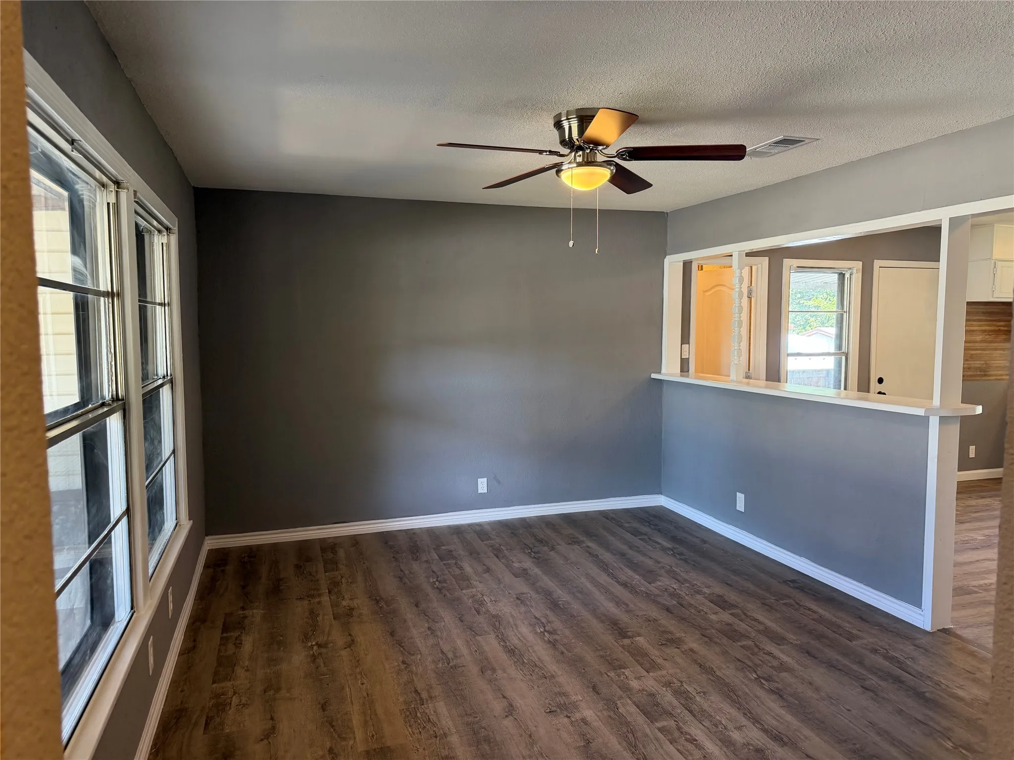 Single Family Residence For Sale in Palo Pinto County , 2111 SE 19th Street, Mineral Wells, Texas 76067, 3 Bedrooms, 2 Bathrooms, Garage spaces, 1,116 Sqft, built in 1951, Price $189,900, mls#21344151, Real Estate Agent in Mineral Wells, Homes For Sale in Palo Pinto county, Homes For Sale in Mineral Wells, Realtor in Mineral Wells Texas, Real Estate Brokerage Independent Realty Texas, Luminita Cordes Realtor