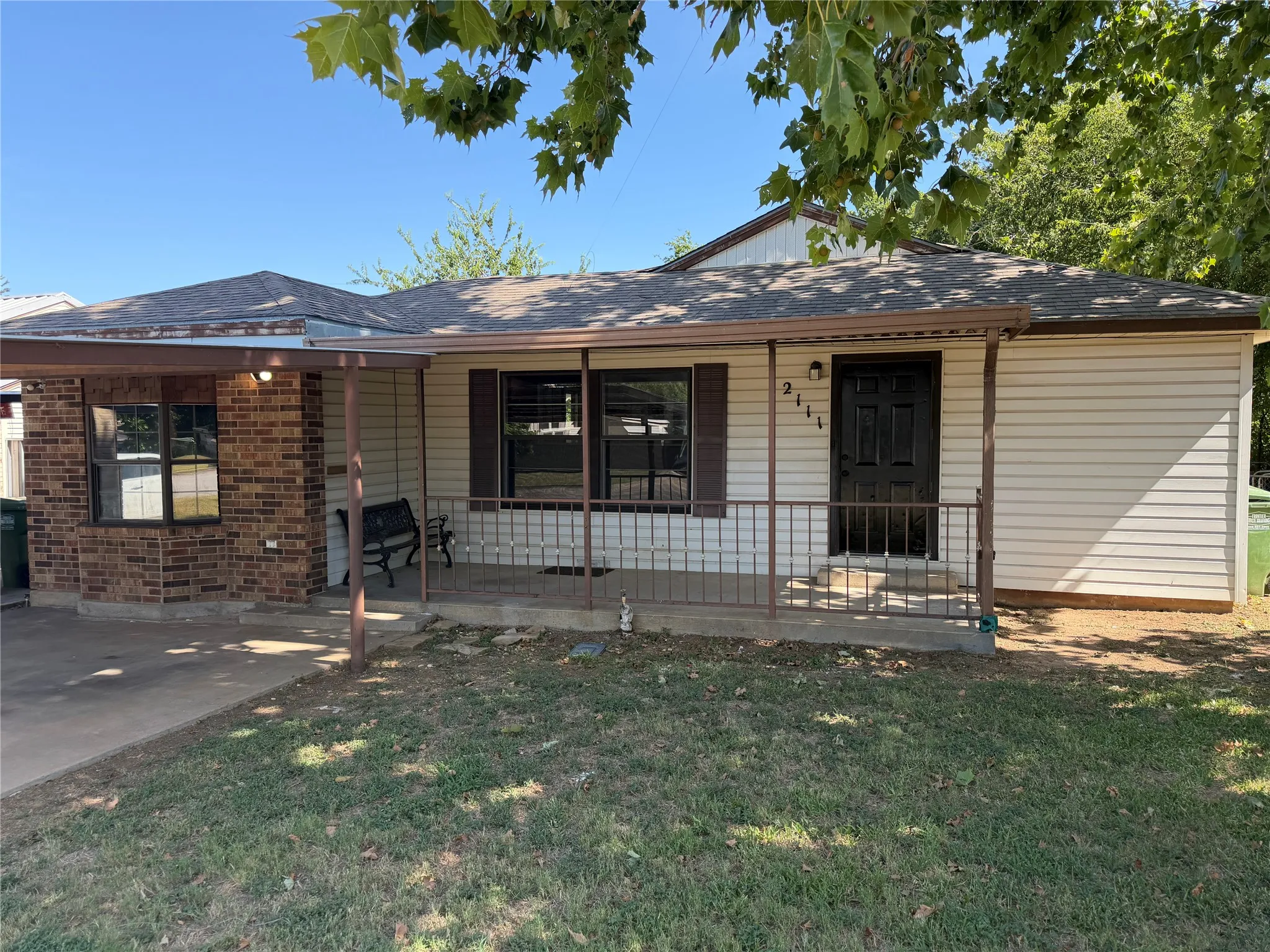 Single Family Residence For Sale in Palo Pinto County , 2111 SE 19th Street, Mineral Wells, Texas 76067, 3 Bedrooms, 2 Bathrooms, Garage spaces, 1,116 Sqft, built in 1951, Price $189,900, mls#21344151, Real Estate Agent in Mineral Wells, Homes For Sale in Palo Pinto county, Homes For Sale in Mineral Wells, Realtor in Mineral Wells Texas, Real Estate Brokerage Independent Realty Texas, Luminita Cordes Realtor