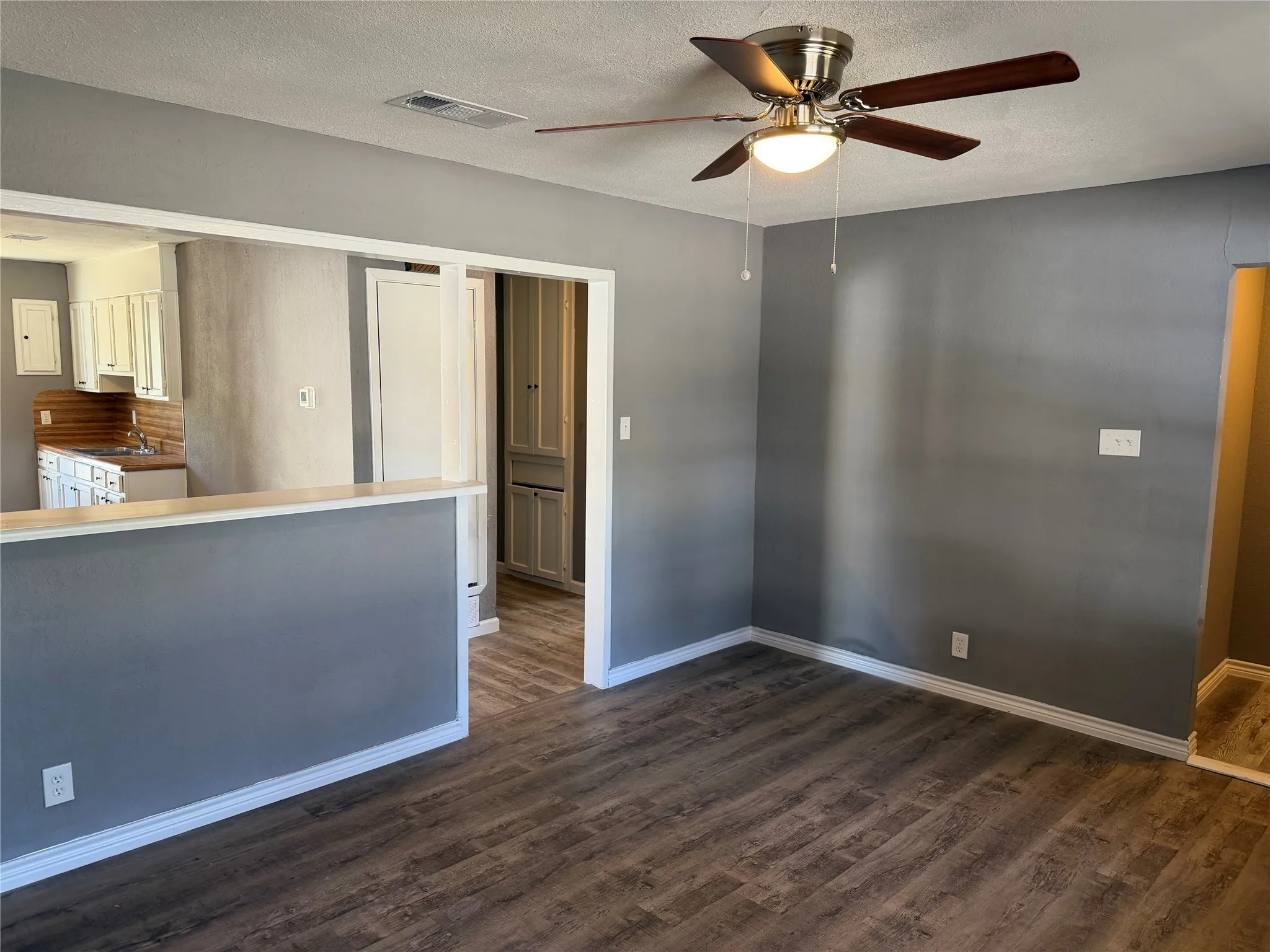 Single Family Residence For Sale in Palo Pinto County , 2111 SE 19th Street, Mineral Wells, Texas 76067, 3 Bedrooms, 2 Bathrooms, Garage spaces, 1,116 Sqft, built in 1951, Price $189,900, mls#21344151, Real Estate Agent in Mineral Wells, Homes For Sale in Palo Pinto county, Homes For Sale in Mineral Wells, Realtor in Mineral Wells Texas, Real Estate Brokerage Independent Realty Texas, Luminita Cordes Realtor