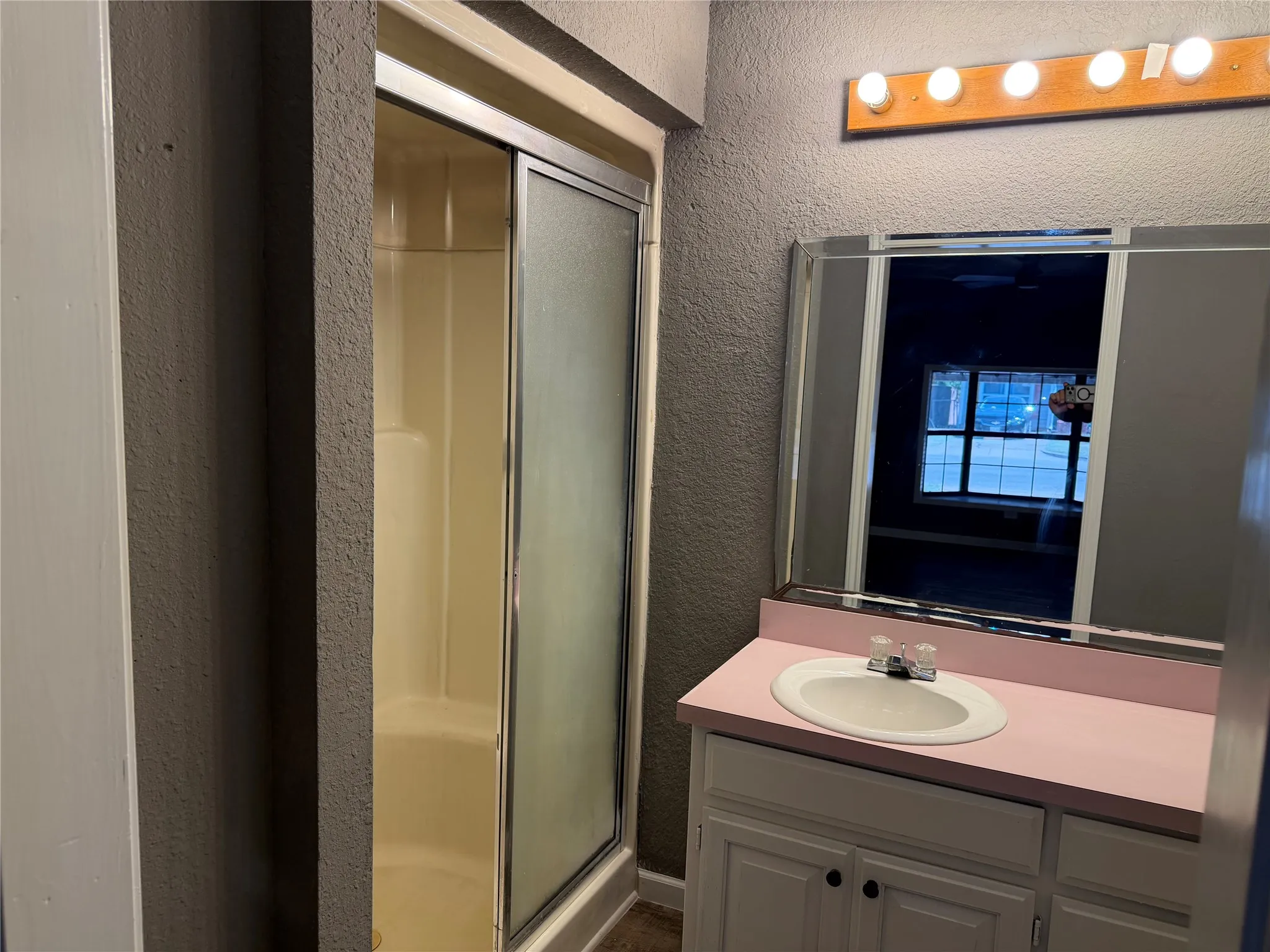 Single Family Residence For Sale in Palo Pinto County , 2111 SE 19th Street, Mineral Wells, Texas 76067, 3 Bedrooms, 2 Bathrooms, Garage spaces, 1,116 Sqft, built in 1951, Price $189,900, mls#21344151, Real Estate Agent in Mineral Wells, Homes For Sale in Palo Pinto county, Homes For Sale in Mineral Wells, Realtor in Mineral Wells Texas, Real Estate Brokerage Independent Realty Texas, Luminita Cordes Realtor