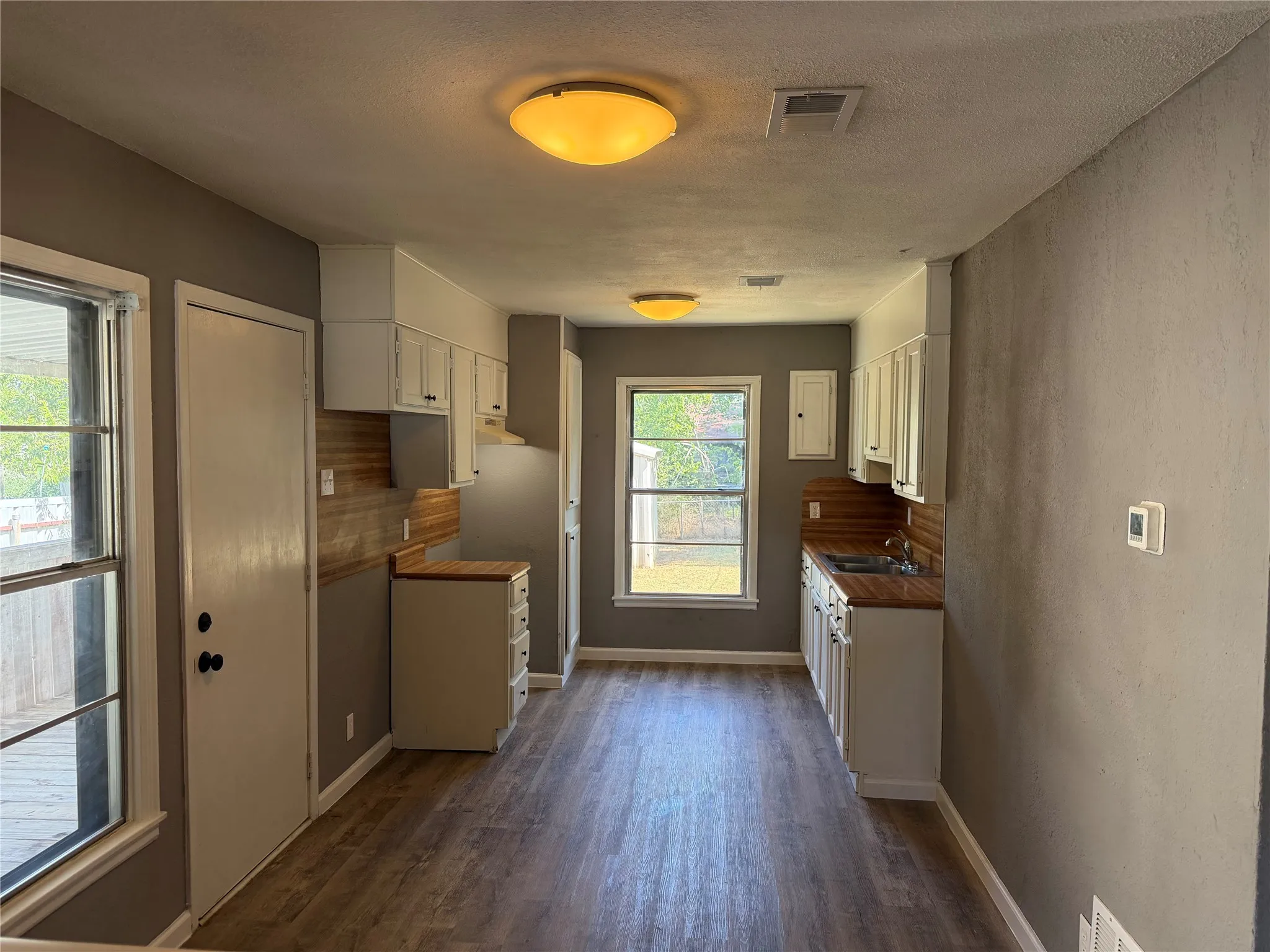Single Family Residence For Sale in Palo Pinto County , 2111 SE 19th Street, Mineral Wells, Texas 76067, 3 Bedrooms, 2 Bathrooms, Garage spaces, 1,116 Sqft, built in 1951, Price $189,900, mls#21344151, Real Estate Agent in Mineral Wells, Homes For Sale in Palo Pinto county, Homes For Sale in Mineral Wells, Realtor in Mineral Wells Texas, Real Estate Brokerage Independent Realty Texas, Luminita Cordes Realtor