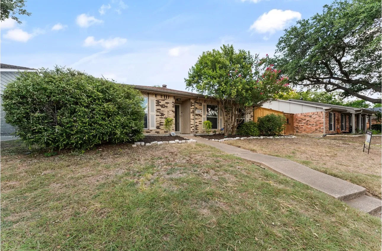 Single Family Residence For Sale in Dallas County , 3321 Edgecliff Drive, Garland, Texas 75043, 3 Bedroom, 2 Bathroom, 2 Garage spaces, 1,631 Sqft, built in 1976, mls#21344216, Real Estate Agent in Garland, Homes For Sale in Dallas county, Homes For Sale in Garland, Realtor in Garland Texas, Real Estate Brokerage Independent Realty Texas, Luminita Cordes Realtor